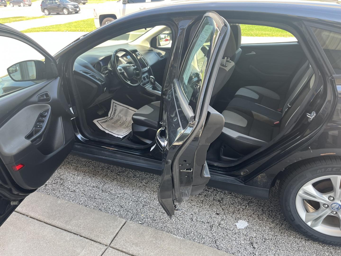 2012 Ford Focus SE (1FAHP3K22CL) with an 2.0L L4 DOHC 16V engine, located at 1633 W Kimberly, Davenport, IA, 52806, (563) 323-5341, 41.559456, -90.598732- Photo#8