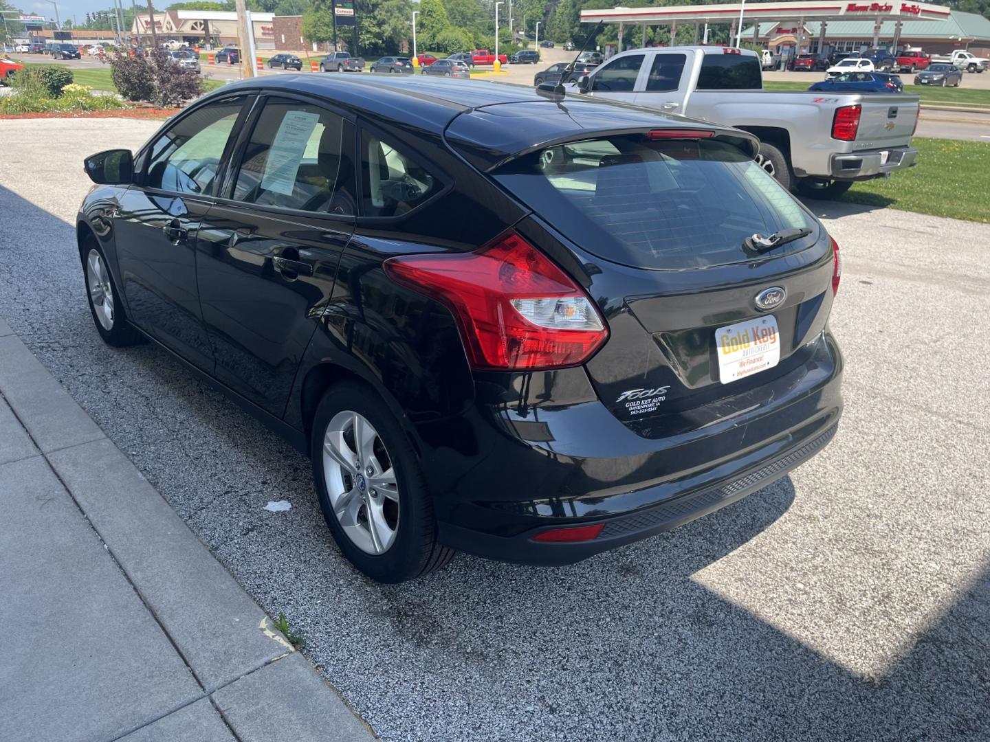 2012 Ford Focus SE (1FAHP3K22CL) with an 2.0L L4 DOHC 16V engine, located at 1633 W Kimberly, Davenport, IA, 52806, (563) 323-5341, 41.559456, -90.598732- Photo#3