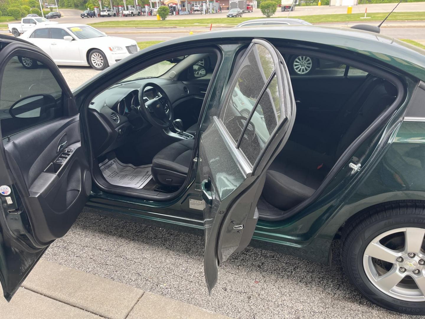 2015 Rainforest Green Metallic Chevrolet Cruze 1LT Auto (1G1PC5SB6F7) with an 1.4L L4 DOHC 16V TURBO engine, 6-Speed Automatic transmission, located at 1633 W Kimberly, Davenport, IA, 52806, (563) 323-5341, 41.559456, -90.598732 - Photo#8