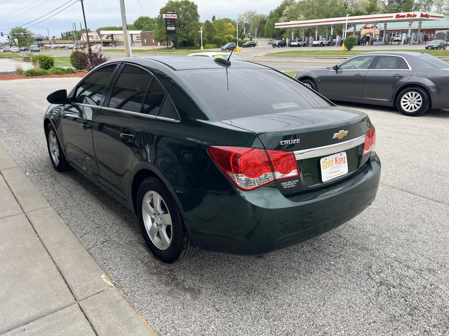 2015 Rainforest Green Metallic Chevrolet Cruze 1LT Auto (1G1PC5SB6F7) with an 1.4L L4 DOHC 16V TURBO engine, 6-Speed Automatic transmission, located at 1633 W Kimberly, Davenport, IA, 52806, (563) 323-5341, 41.559456, -90.598732 - Photo#3