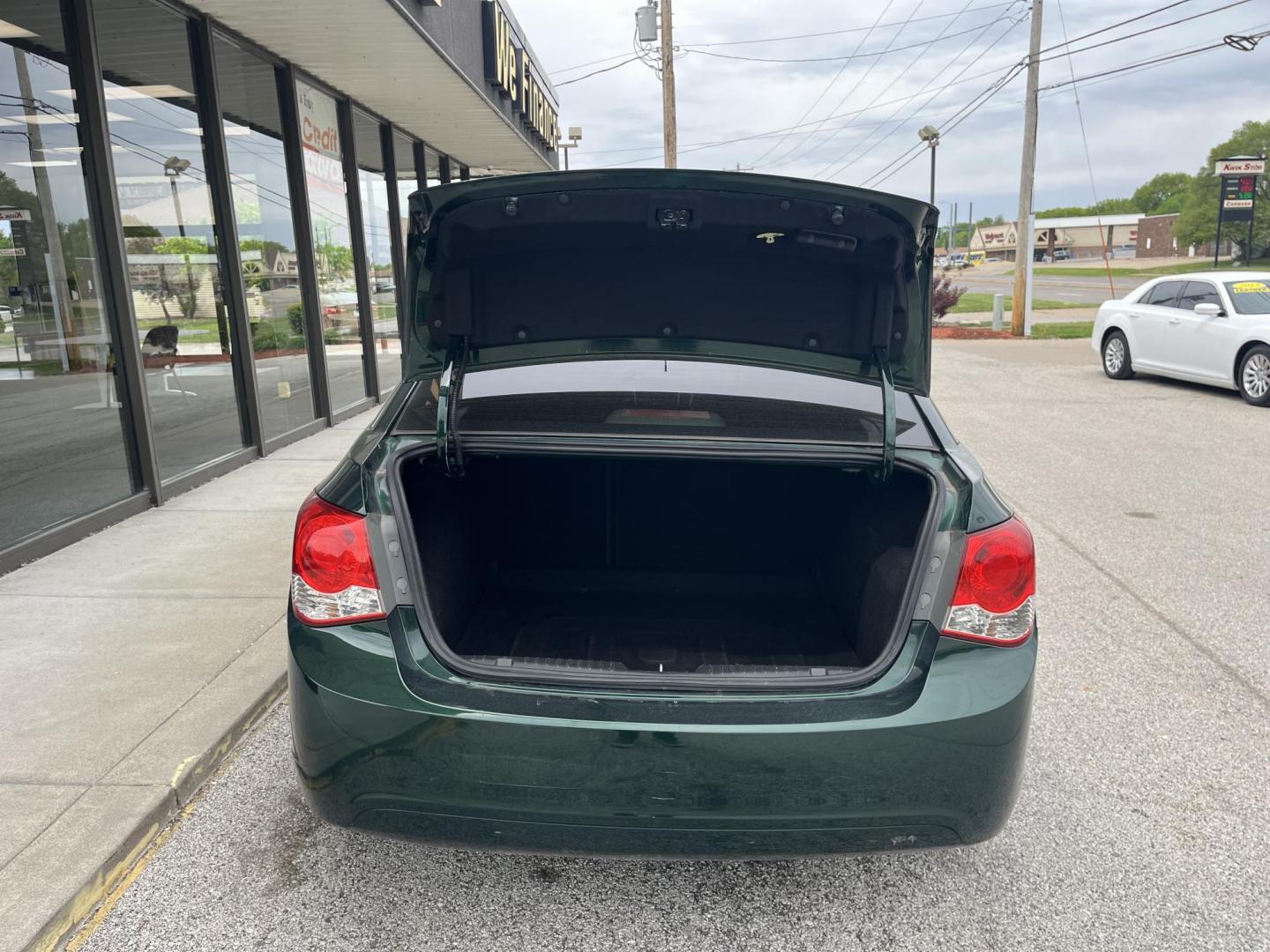 2015 Rainforest Green Metallic Chevrolet Cruze 1LT Auto (1G1PC5SB6F7) with an 1.4L L4 DOHC 16V TURBO engine, 6-Speed Automatic transmission, located at 1633 W Kimberly, Davenport, IA, 52806, (563) 323-5341, 41.559456, -90.598732 - Photo#5