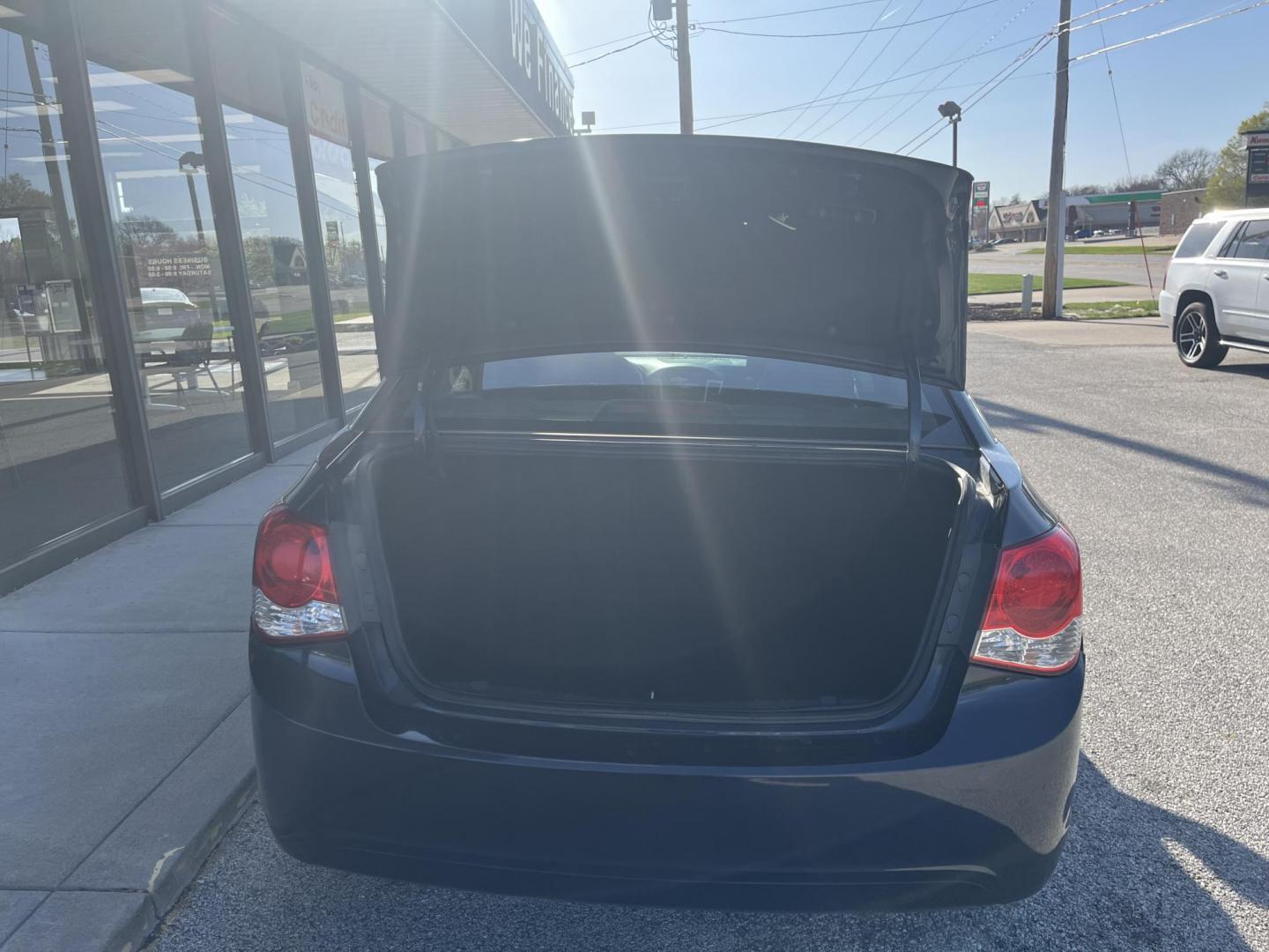 2016 Blue Chevrolet Cruze Limited 1LT Auto (1G1PE5SB6G7) with an 1.4L L4 DOHC 16V TUR engine, 6-Speed Automatic transmission, located at 1633 W Kimberly, Davenport, IA, 52806, (563) 323-5341, 41.559456, -90.598732 - Photo#5