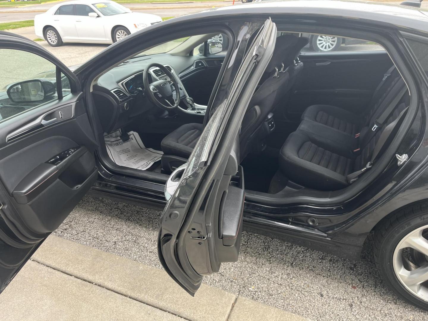 2014 Sterling Gray Metall Ford Fusion Hybrid SE (3FA6P0LU9ER) with an 2.0L L4 DOHC 16V HYB engine, CVT transmission, located at 1633 W Kimberly, Davenport, IA, 52806, (563) 323-5341, 41.559456, -90.598732 - Photo#8