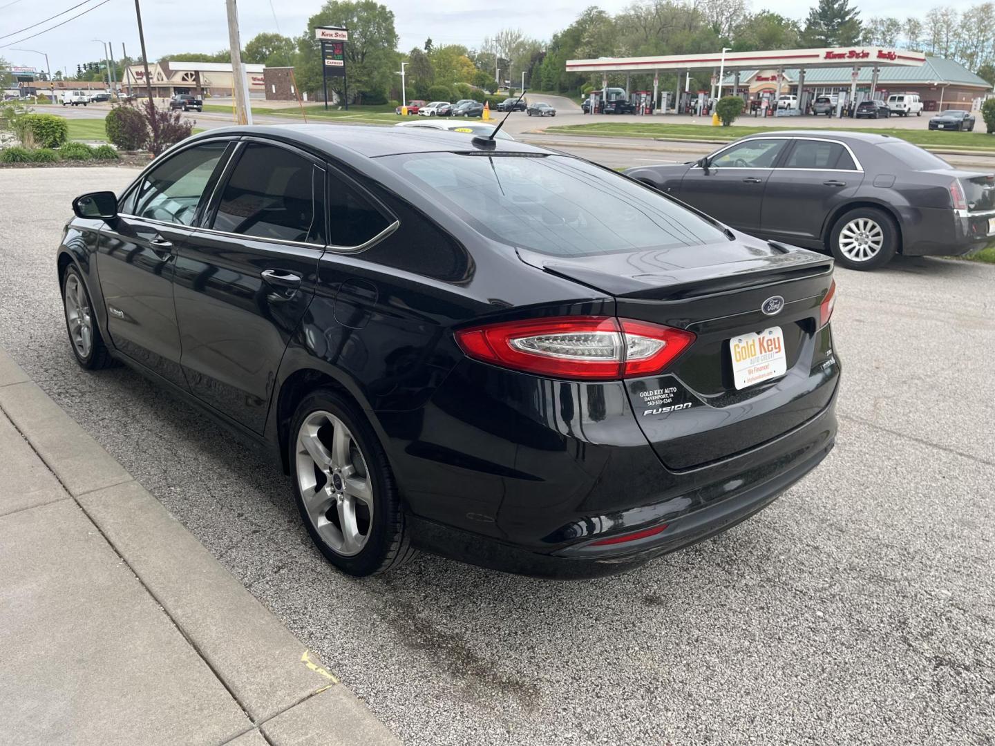 2014 Sterling Gray Metall Ford Fusion Hybrid SE (3FA6P0LU9ER) with an 2.0L L4 DOHC 16V HYB engine, CVT transmission, located at 1633 W Kimberly, Davenport, IA, 52806, (563) 323-5341, 41.559456, -90.598732 - Photo#3