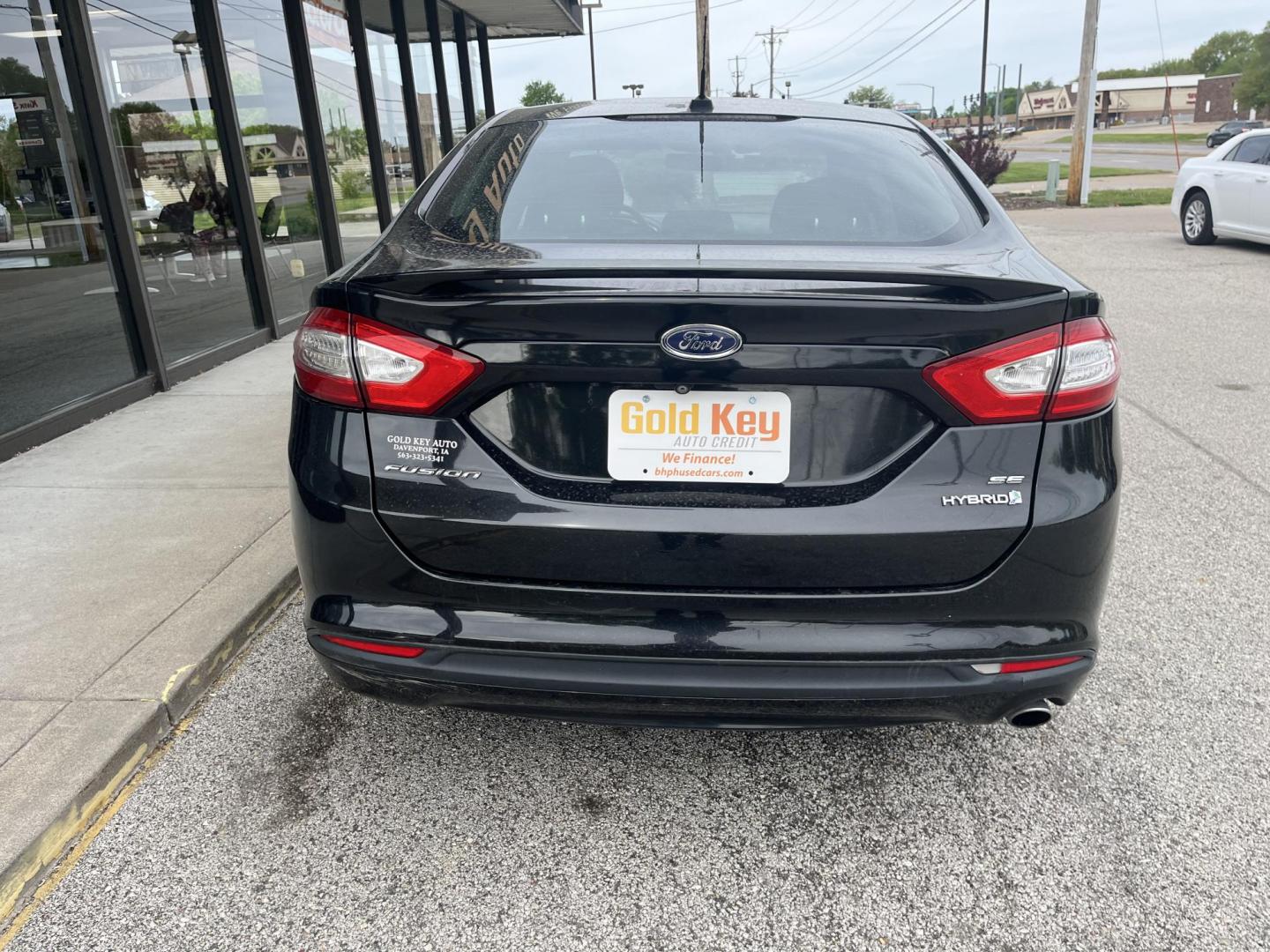 2014 Sterling Gray Metall Ford Fusion Hybrid SE (3FA6P0LU9ER) with an 2.0L L4 DOHC 16V HYB engine, CVT transmission, located at 1633 W Kimberly, Davenport, IA, 52806, (563) 323-5341, 41.559456, -90.598732 - Photo#4