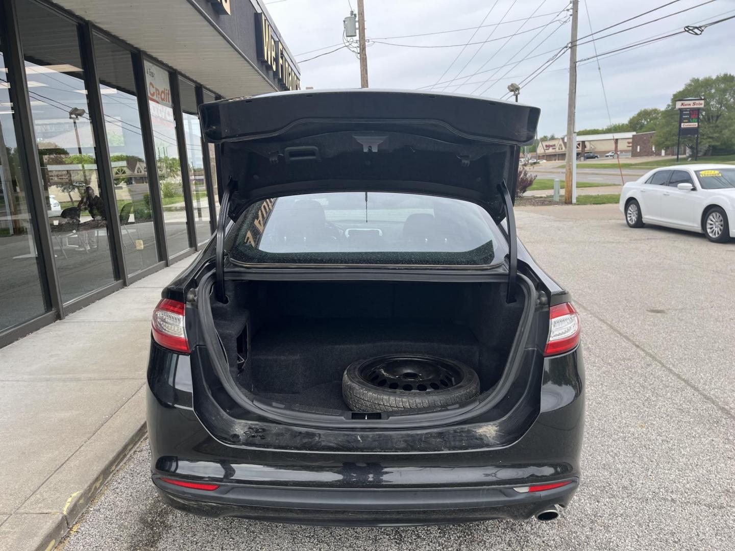 2014 Sterling Gray Metall Ford Fusion Hybrid SE (3FA6P0LU9ER) with an 2.0L L4 DOHC 16V HYB engine, CVT transmission, located at 1633 W Kimberly, Davenport, IA, 52806, (563) 323-5341, 41.559456, -90.598732 - Photo#5