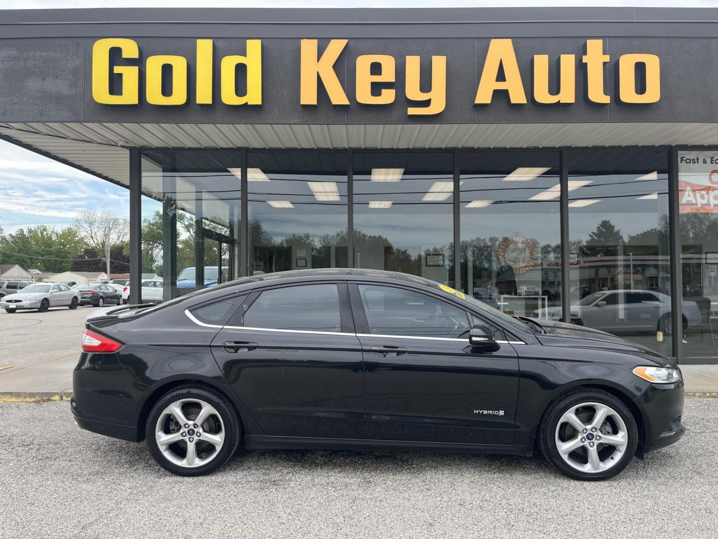 2014 Sterling Gray Metall Ford Fusion Hybrid SE (3FA6P0LU9ER) with an 2.0L L4 DOHC 16V HYB engine, CVT transmission, located at 1633 W Kimberly, Davenport, IA, 52806, (563) 323-5341, 41.559456, -90.598732 - Photo#0