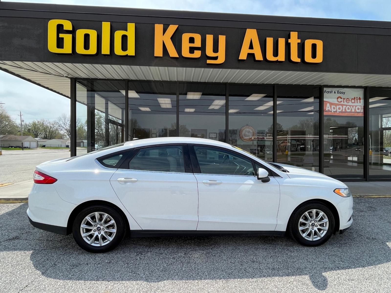 2015 Oxford White Ford Fusion S (3FA6P0G74FR) with an 2.5L L4 DOHC 16V engine, 6-Speed Automatic transmission, located at 1633 W Kimberly, Davenport, 52806, (563) 323-5341, 41.559456, -90.598732 - Photo #0