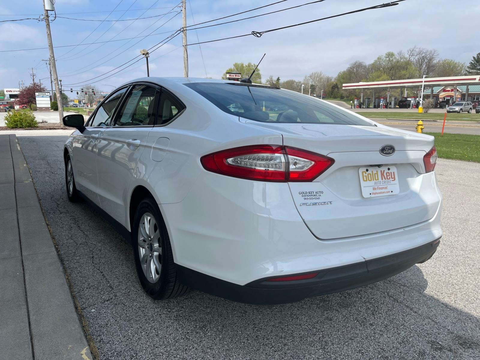 2015 Oxford White Ford Fusion S (3FA6P0G74FR) with an 2.5L L4 DOHC 16V engine, 6-Speed Automatic transmission, located at 1633 W Kimberly, Davenport, 52806, (563) 323-5341, 41.559456, -90.598732 - Photo #3