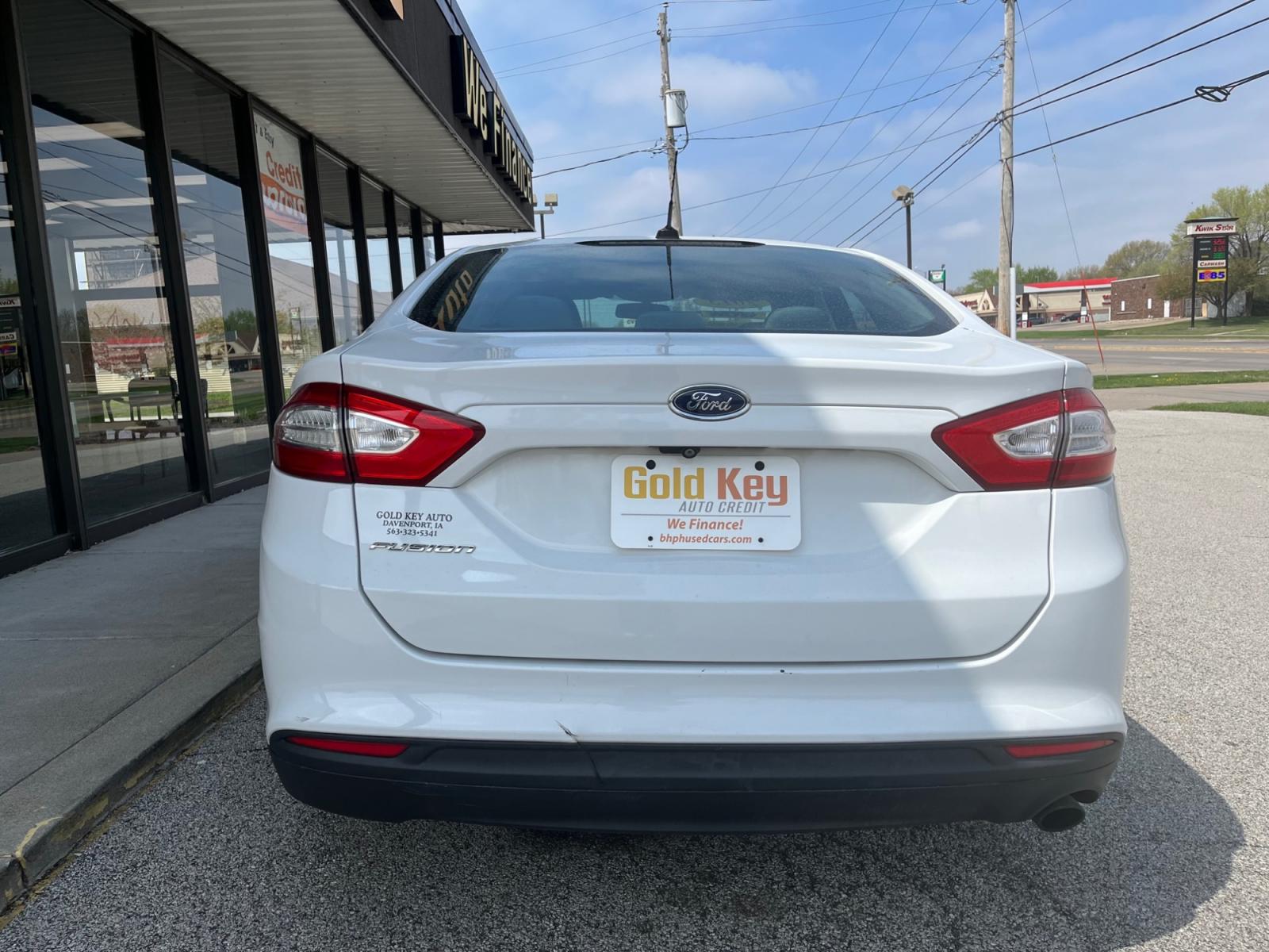 2015 Oxford White Ford Fusion S (3FA6P0G74FR) with an 2.5L L4 DOHC 16V engine, 6-Speed Automatic transmission, located at 1633 W Kimberly, Davenport, 52806, (563) 323-5341, 41.559456, -90.598732 - Photo #4