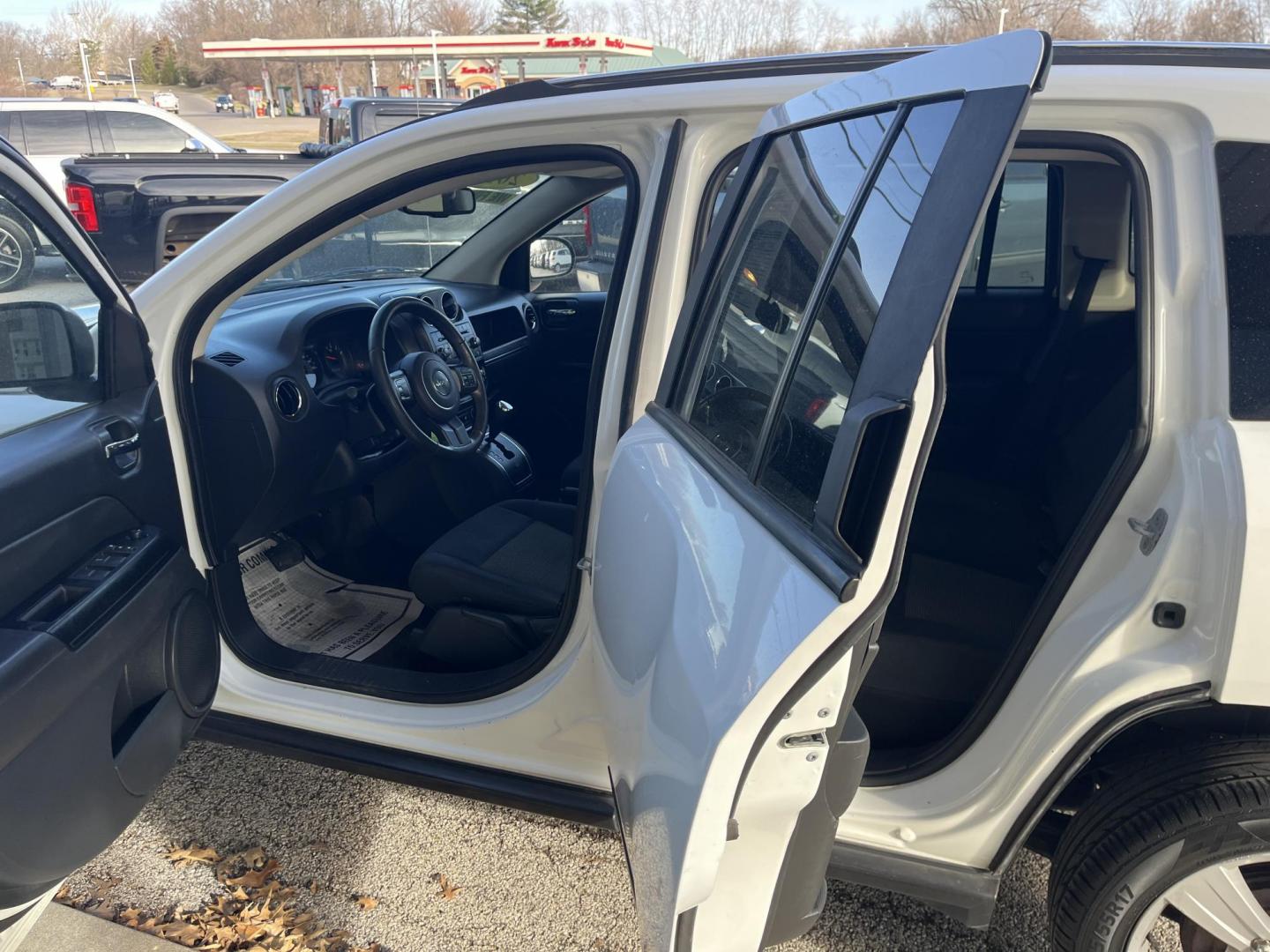2013 Bright White Clearco Jeep Compass Latitude FWD (1C4NJCEAXDD) with an 2.0L L4 DOHC 16V engine, Continuously Variabl transmission, located at 1633 W Kimberly, Davenport, IA, 52806, (563) 323-5341, 41.559456, -90.598732 - Photo#8