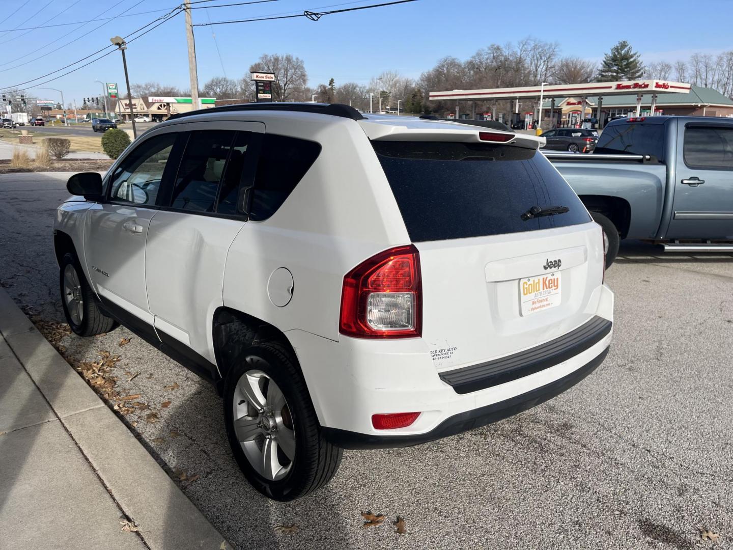 2013 Bright White Clearco Jeep Compass Latitude FWD (1C4NJCEAXDD) with an 2.0L L4 DOHC 16V engine, Continuously Variabl transmission, located at 1633 W Kimberly, Davenport, IA, 52806, (563) 323-5341, 41.559456, -90.598732 - Photo#3