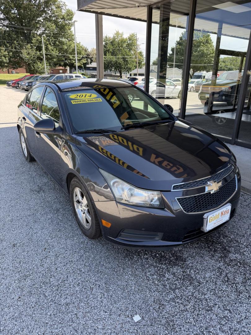 2014 Tungsten Metallic Chevrolet Cruze 1LT Auto (1G1PC5SB0E7) with an 1.4L L4 DOHC 16V TUR engine, 6-Speed Automatic transmission, located at 1633 W Kimberly, Davenport, IA, 52806, (563) 323-5341, 41.559456, -90.598732- Photo#2