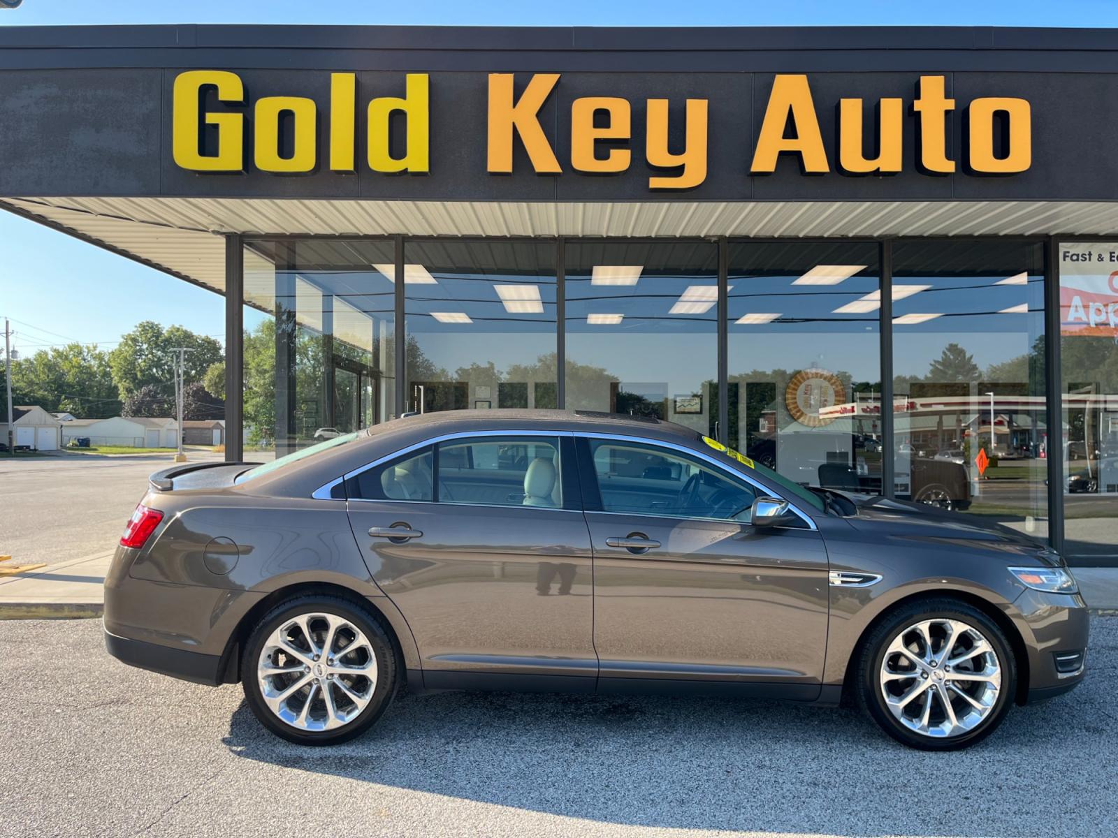 2015 Caribou Metallic Ford Taurus Limited FWD (1FAHP2F85FG) with an 3.5L V6 DOHC 24V engine, 6-Speed Automatic transmission, located at 1633 W Kimberly, Davenport, 52806, (563) 323-5341, 41.559456, -90.598732 - Photo #0