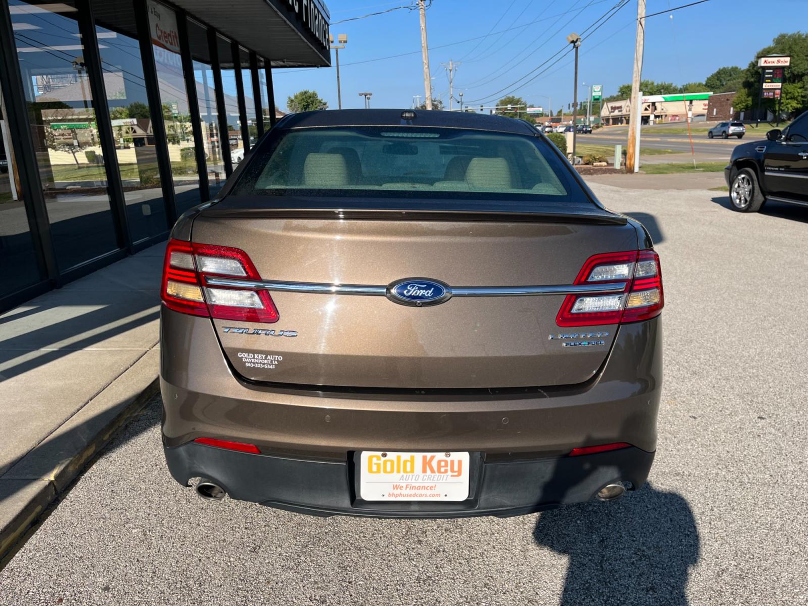 2015 Caribou Metallic Ford Taurus Limited FWD (1FAHP2F85FG) with an 3.5L V6 DOHC 24V engine, 6-Speed Automatic transmission, located at 1633 W Kimberly, Davenport, 52806, (563) 323-5341, 41.559456, -90.598732 - Photo #4