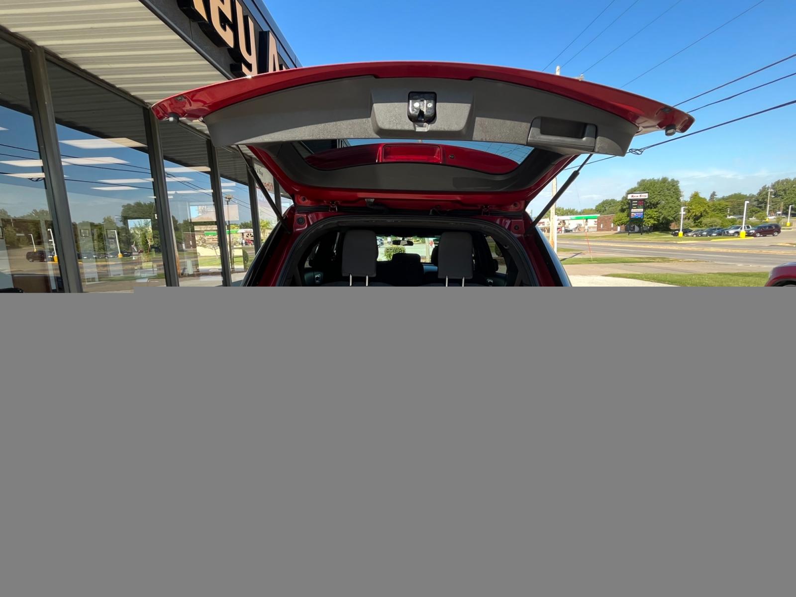 2015 Ruby Red Metallic Tinted Clearcoat Ford Explorer XLT 4WD (1FM5K8D88FG) with an 3.5L V6 DOHC 24V engine, 6-Speed Automatic transmission, located at 1633 W Kimberly, Davenport, 52806, (563) 323-5341, 41.559456, -90.598732 - Photo #4