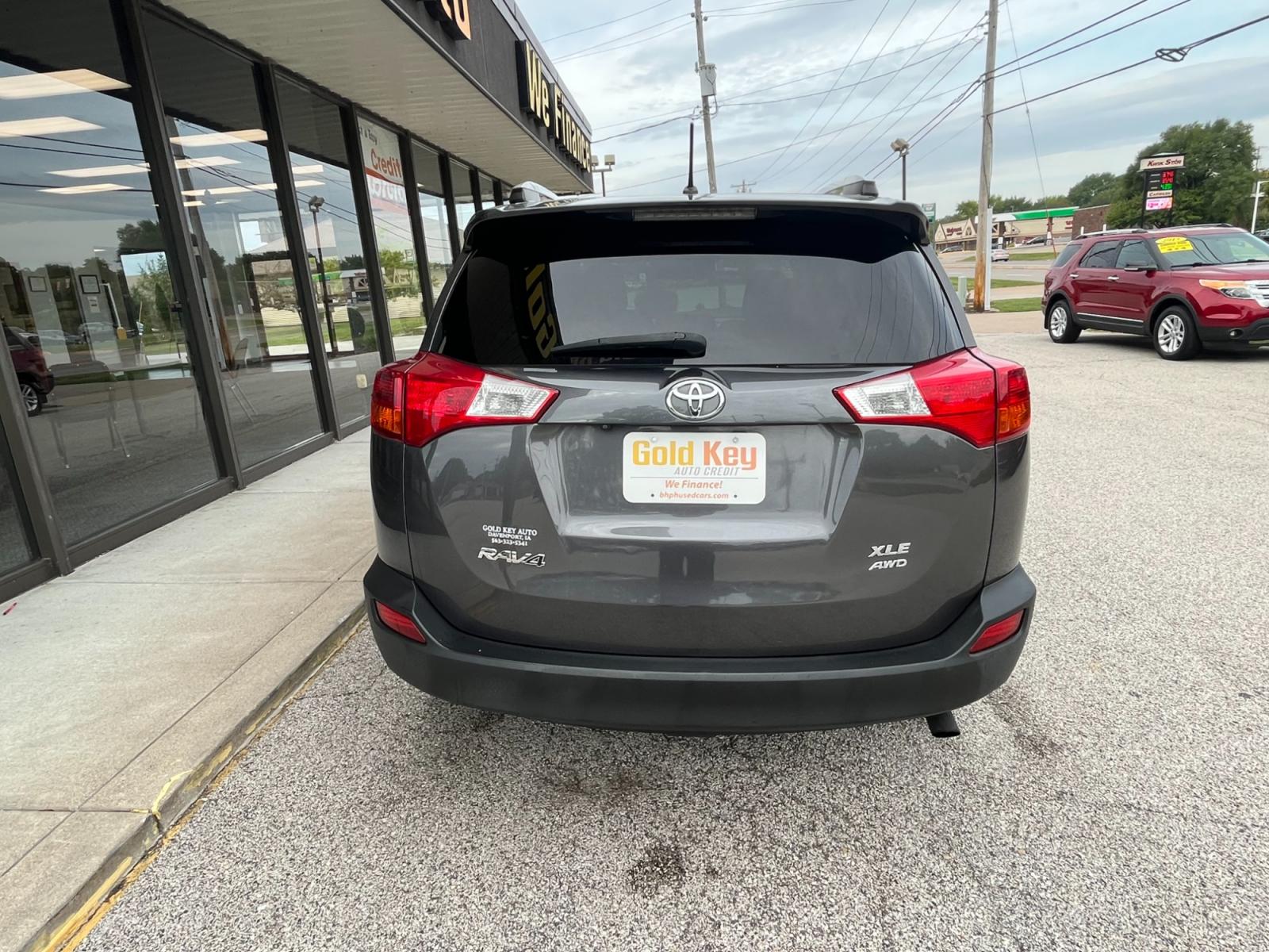 2013 Magnetic Gray Pearl Toyota RAV4 XLE AWD (2T3RFREV4DW) with an 2.5L L4 DOHC 16V engine, 6-Speed Automatic transmission, located at 1633 W Kimberly, Davenport, 52806, (563) 323-5341, 41.559456, -90.598732 - Photo #3