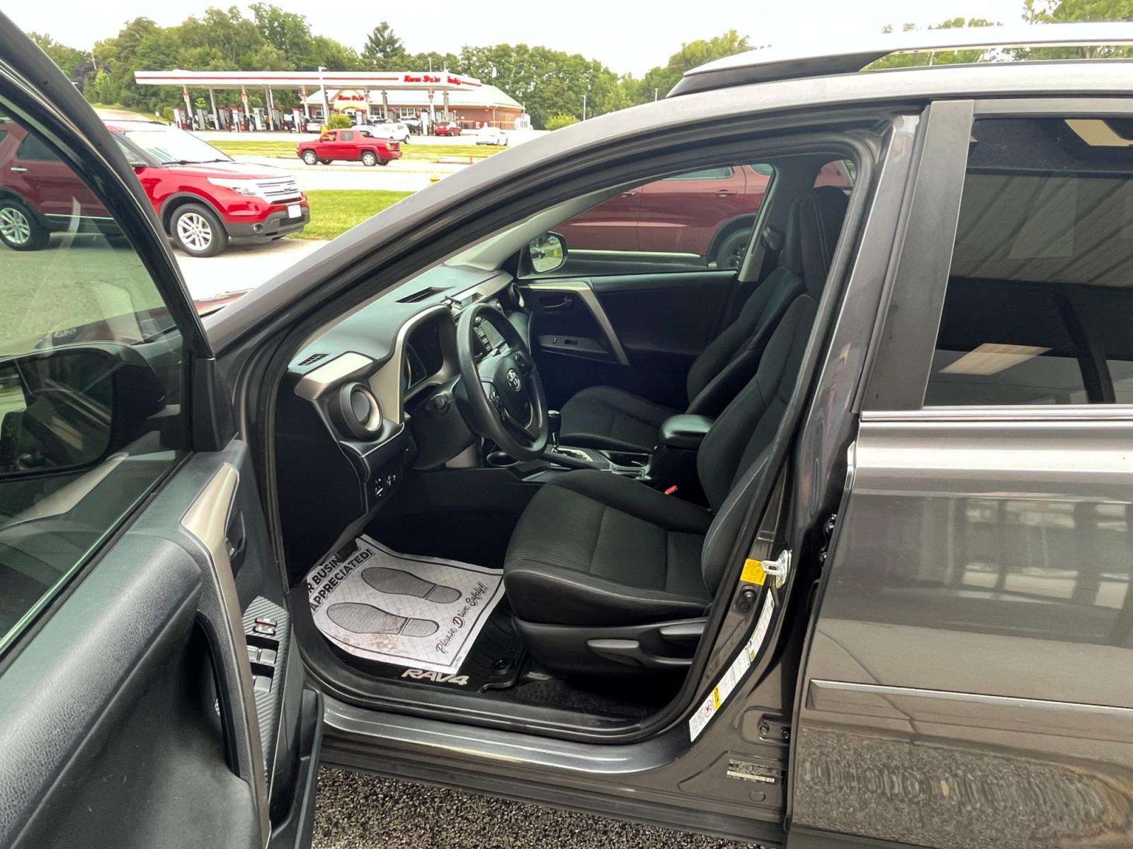 2013 Magnetic Gray Pearl Toyota RAV4 XLE AWD (2T3RFREV4DW) with an 2.5L L4 DOHC 16V engine, 6-Speed Automatic transmission, located at 1633 W Kimberly, Davenport, 52806, (563) 323-5341, 41.559456, -90.598732 - Photo #7