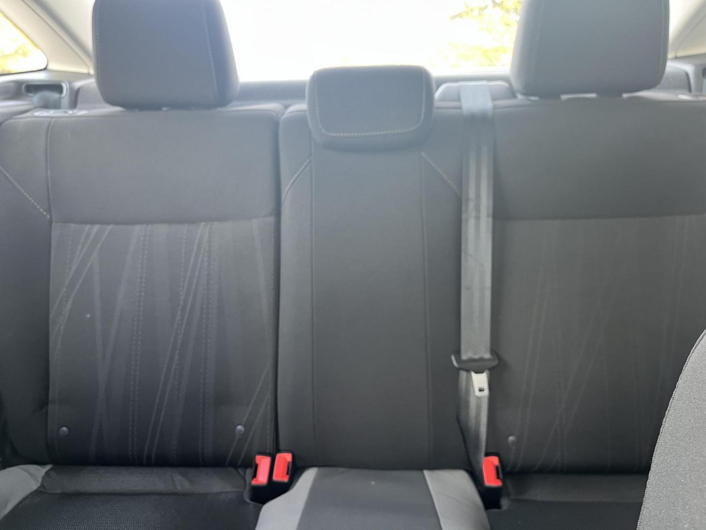 2018 Ingot Silver Metalli Ford Focus SE Sedan (1FADP3F24JL) with an 2.0L L4 DOHC 16V engine, located at 1633 W Kimberly, Davenport, IA, 52806, (563) 323-5341, 41.559456, -90.598732 - Photo#9
