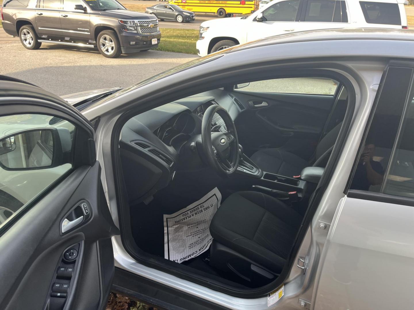 2018 Ingot Silver Metalli Ford Focus SE Sedan (1FADP3F24JL) with an 2.0L L4 DOHC 16V engine, located at 1633 W Kimberly, Davenport, IA, 52806, (563) 323-5341, 41.559456, -90.598732 - Photo#8