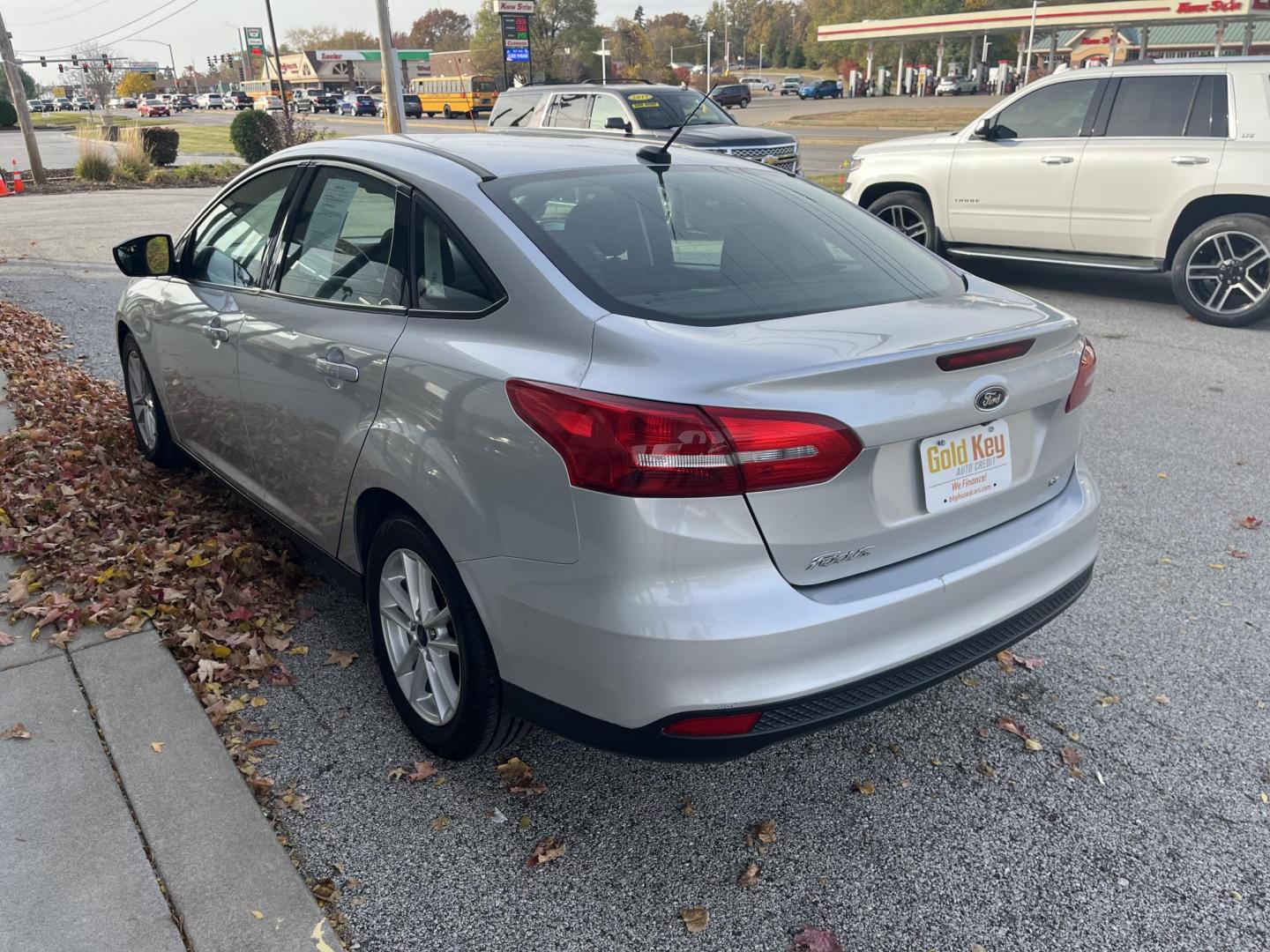 2018 Ingot Silver Metalli Ford Focus SE Sedan (1FADP3F24JL) with an 2.0L L4 DOHC 16V engine, located at 1633 W Kimberly, Davenport, IA, 52806, (563) 323-5341, 41.559456, -90.598732 - Photo#3