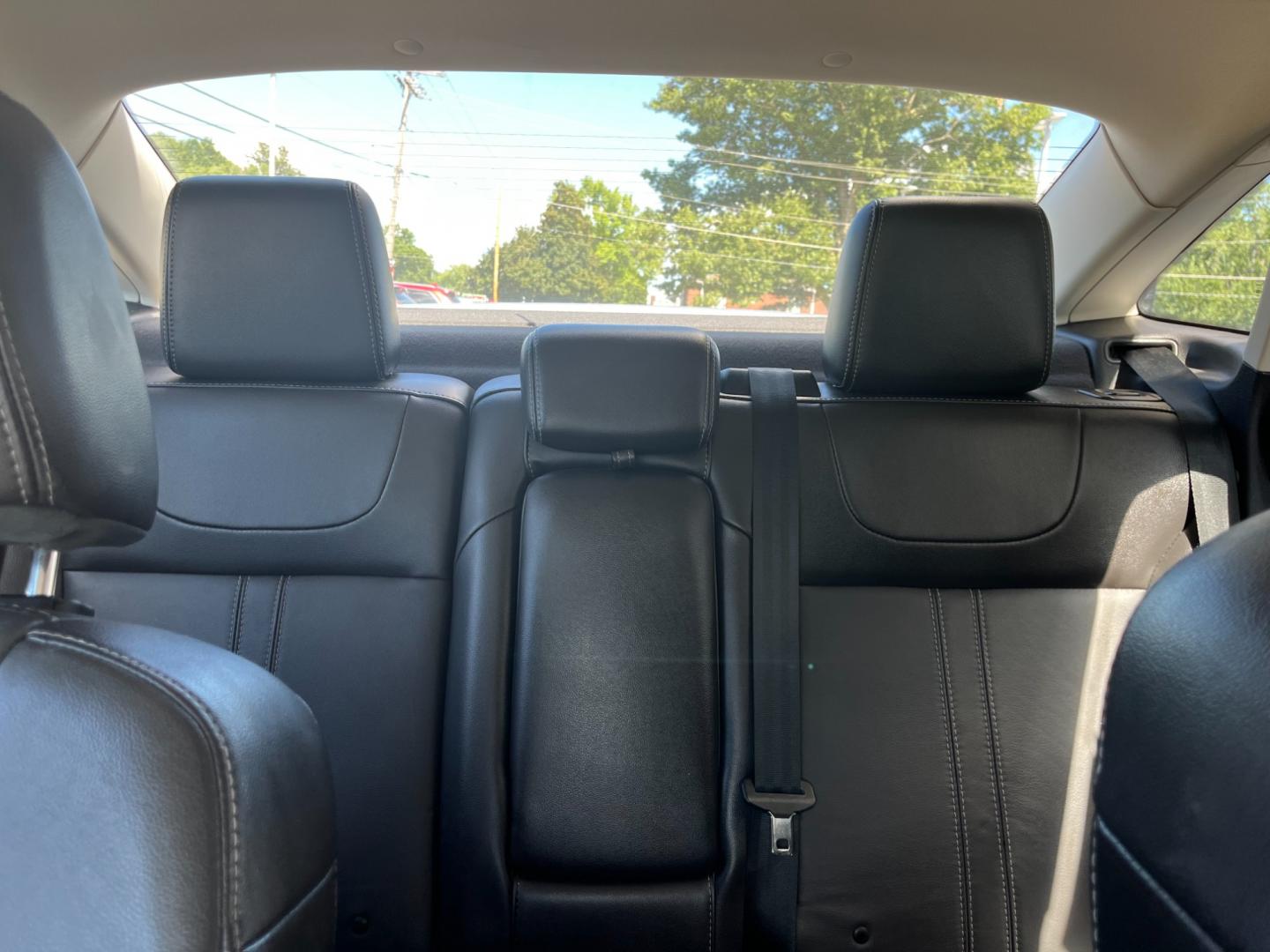2014 Ingot Silver Metalli Ford Focus SE Sedan (1FADP3F27EL) with an 2.0L L4 DOHC 16V engine, located at 1633 W Kimberly, Davenport, IA, 52806, (563) 323-5341, 41.559456, -90.598732 - Photo#8