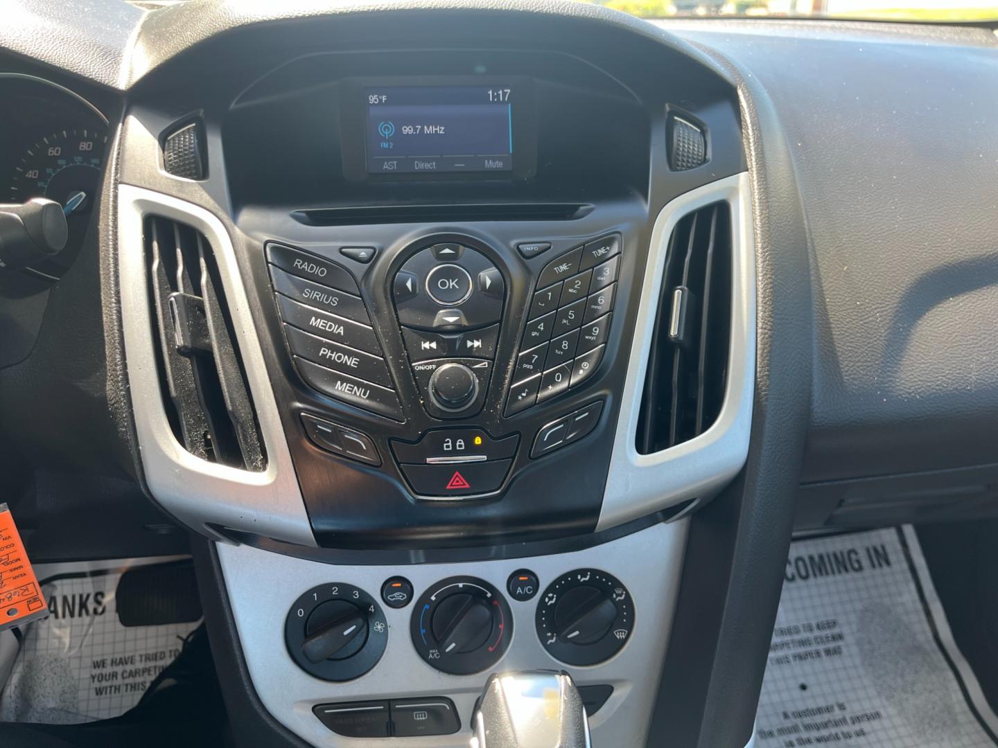 2014 Ingot Silver Metalli Ford Focus SE Sedan (1FADP3F27EL) with an 2.0L L4 DOHC 16V engine, located at 1633 W Kimberly, Davenport, IA, 52806, (563) 323-5341, 41.559456, -90.598732 - Photo#7