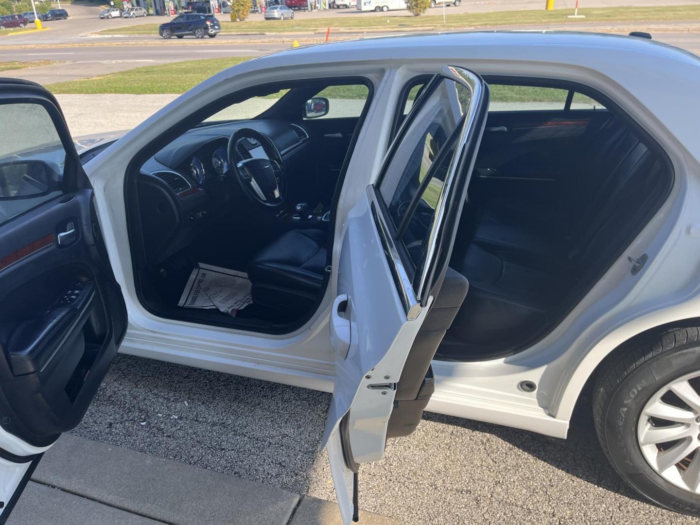 2013 Bright White Chrysler 300 RWD (2C3CCAAG2DH) with an 3.6L V6 SOHC 24V engine, 8-Speed Automatic transmission, located at 1633 W Kimberly, Davenport, IA, 52806, (563) 323-5341, 41.559456, -90.598732 - Photo#8