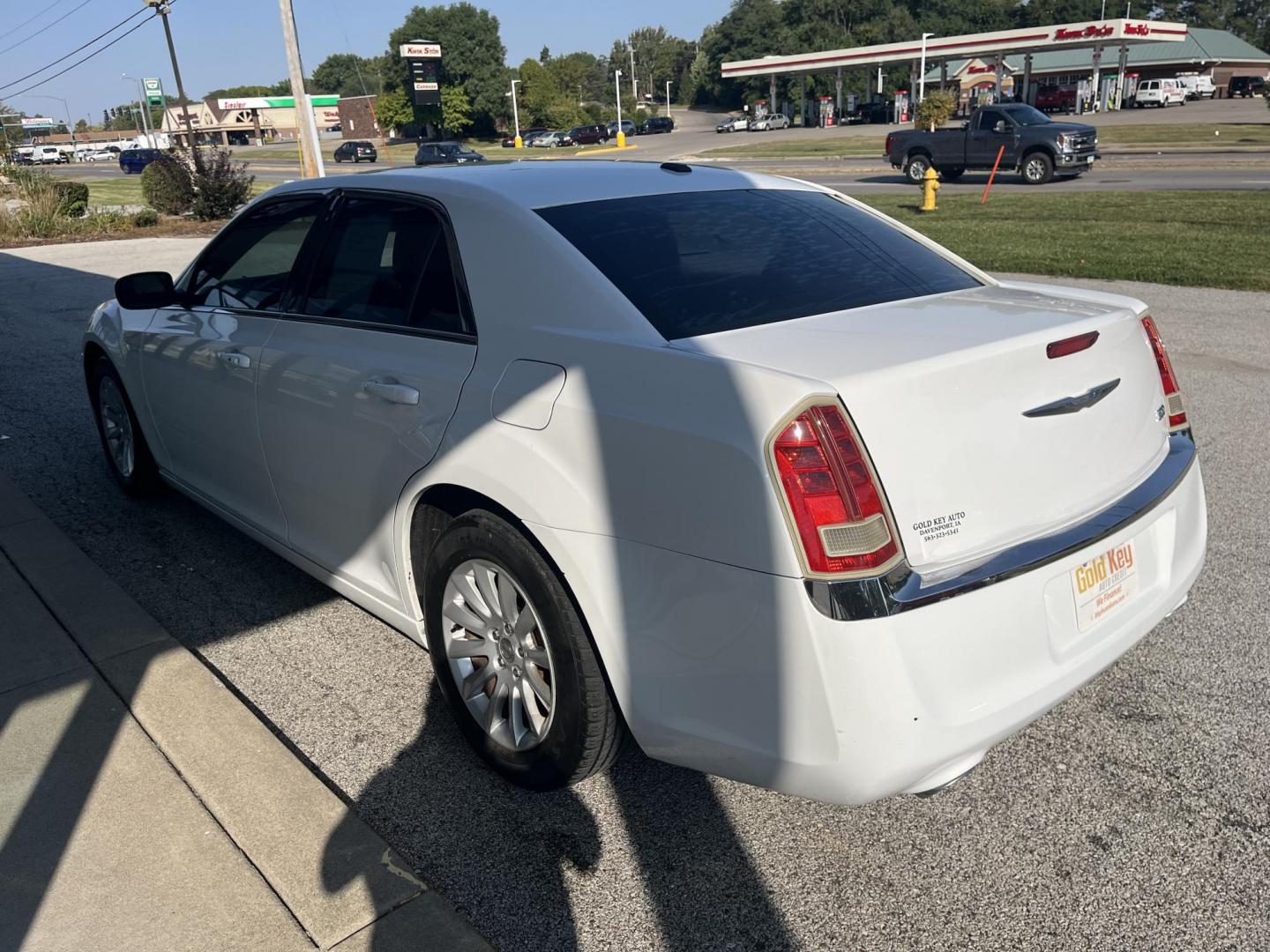 2013 Bright White Chrysler 300 RWD (2C3CCAAG2DH) with an 3.6L V6 SOHC 24V engine, 8-Speed Automatic transmission, located at 1633 W Kimberly, Davenport, IA, 52806, (563) 323-5341, 41.559456, -90.598732 - Photo#3