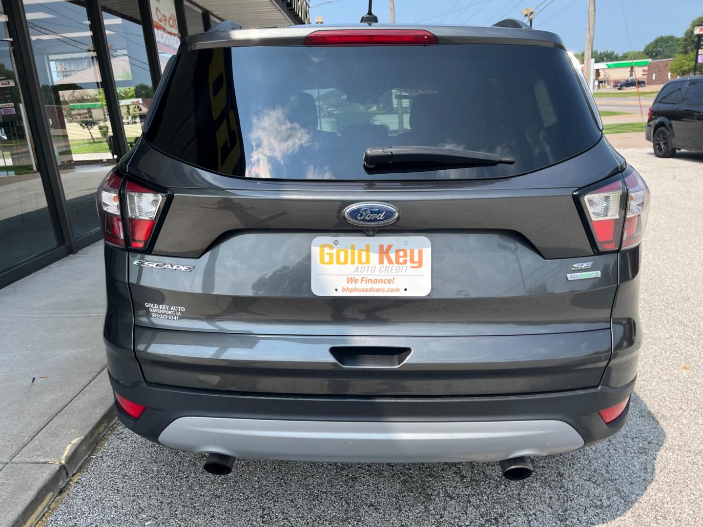 2018 Magnetic Metallic Ford Escape SE FWD (1FMCU0GD3JU) with an 1.5L L4 DOHC 16V engine, 6-Speed Automatic transmission, located at 1633 W Kimberly, Davenport, IA, 52806, (563) 323-5341, 41.559456, -90.598732 - Photo#4