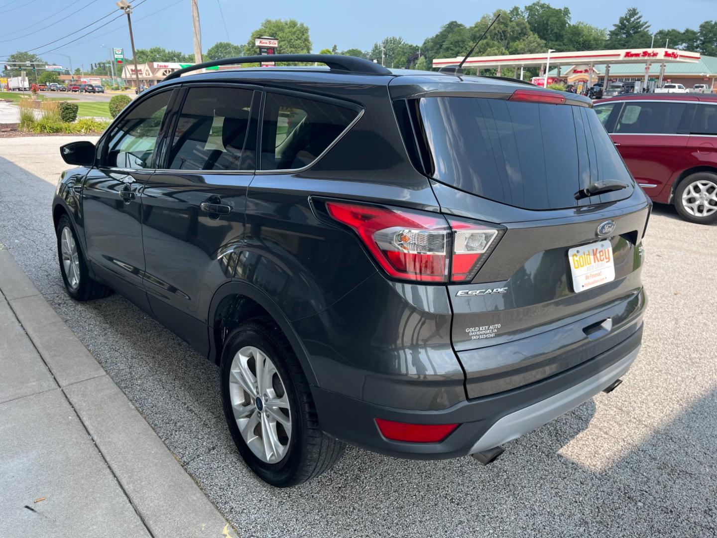 2018 Magnetic Metallic Ford Escape SE FWD (1FMCU0GD3JU) with an 1.5L L4 DOHC 16V engine, 6-Speed Automatic transmission, located at 1633 W Kimberly, Davenport, IA, 52806, (563) 323-5341, 41.559456, -90.598732 - Photo#3