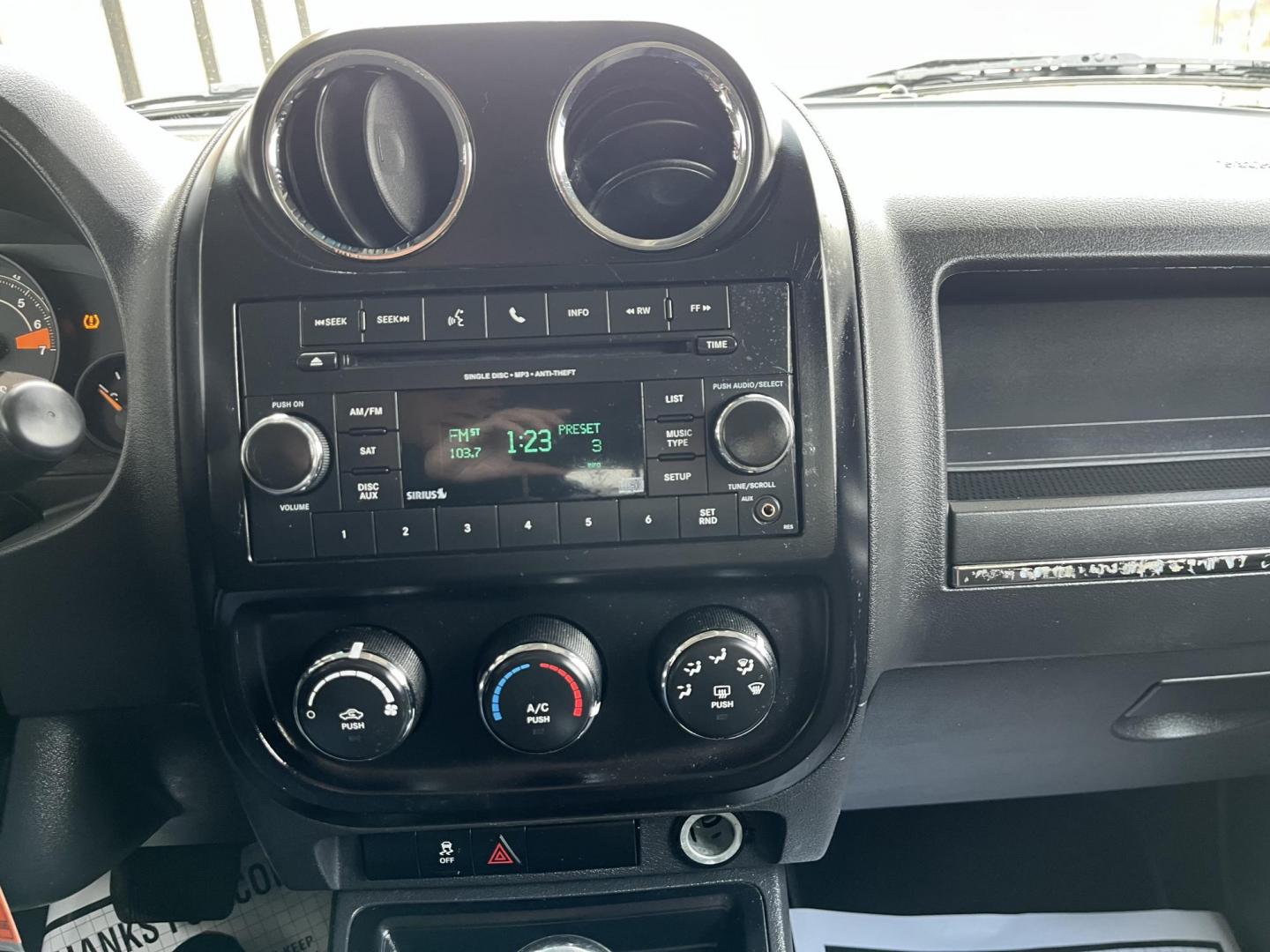 2017 Billet Silver Metall Jeep Patriot Sport 2WD (1C4NJPBB8HD) with an 2.4L L4 DOHC 16V engine, located at 1633 W Kimberly, Davenport, IA, 52806, (563) 323-5341, 41.559456, -90.598732 - Photo#7