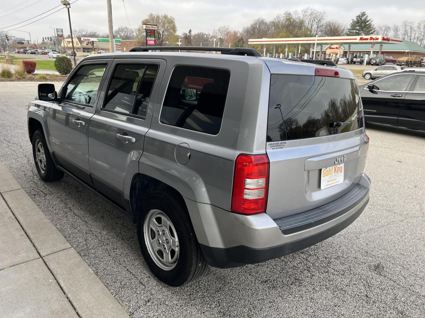 2017 Billet Silver Metall Jeep Patriot Sport 2WD (1C4NJPBB8HD) with an 2.4L L4 DOHC 16V engine, located at 1633 W Kimberly, Davenport, IA, 52806, (563) 323-5341, 41.559456, -90.598732 - Photo#3
