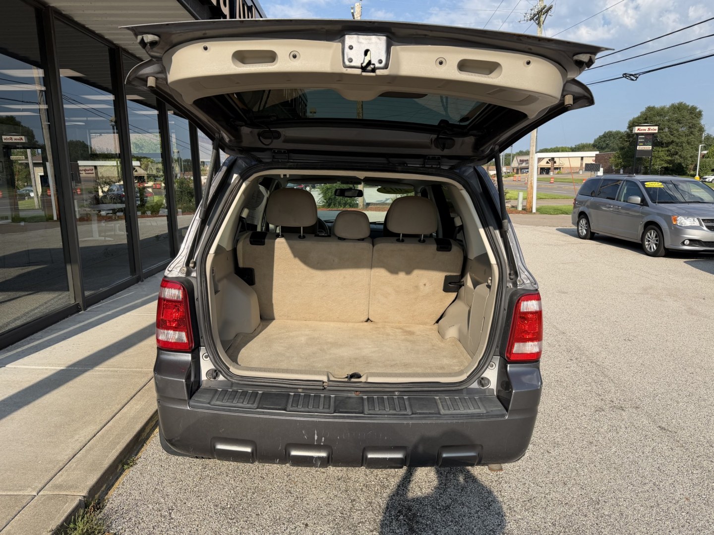 2012 Sterling Grey Metallic Ford Escape XLT FWD (1FMCU0D73CK) with an 2.5L L4 DOHC 16V engine, 6-Speed Automatic transmission, located at 1633 W Kimberly, Davenport, IA, 52806, (563) 323-5341, 41.559456, -90.598732- Photo#3