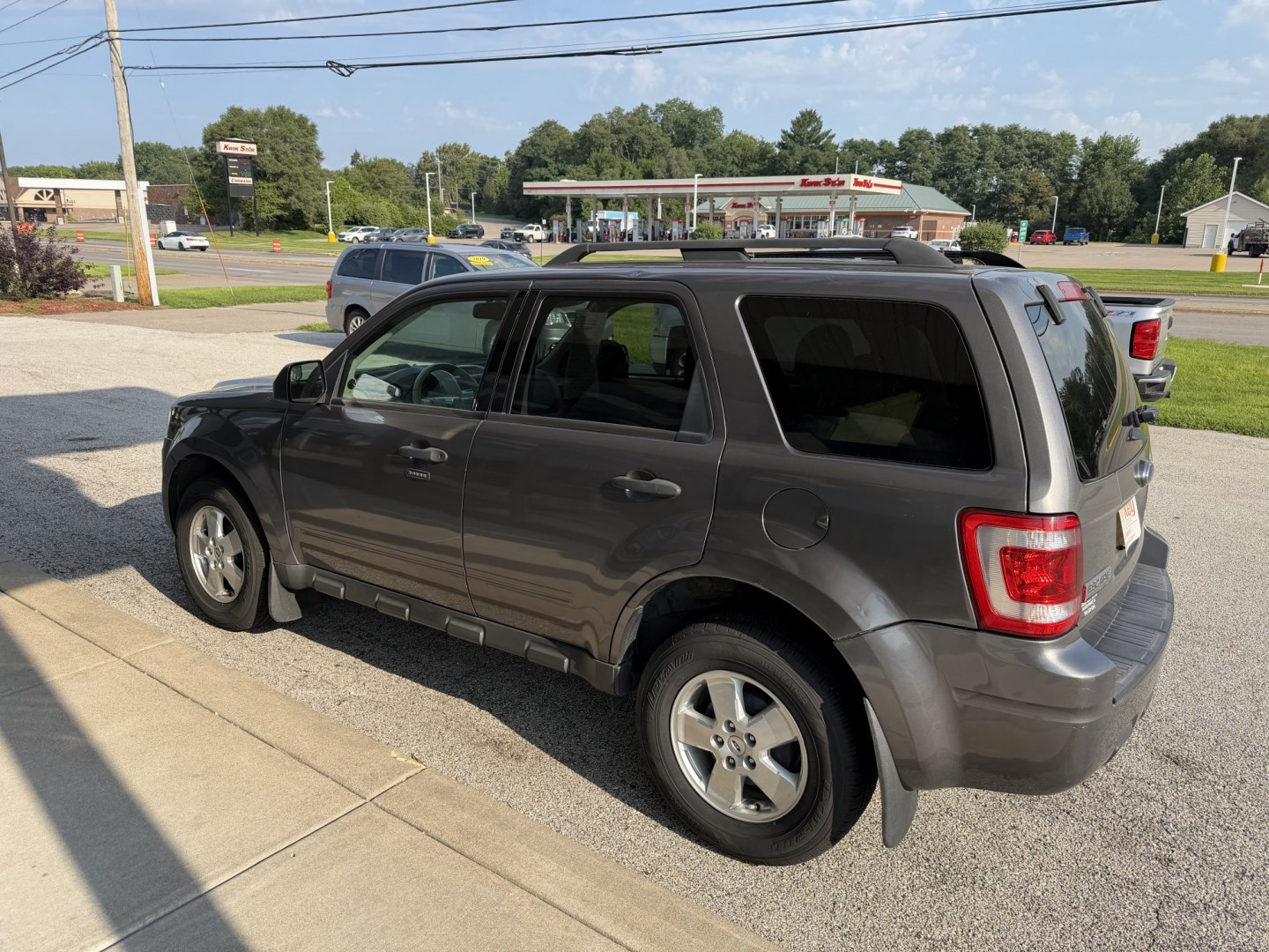 2012 Sterling Grey Metallic Ford Escape XLT FWD (1FMCU0D73CK) with an 2.5L L4 DOHC 16V engine, 6-Speed Automatic transmission, located at 1633 W Kimberly, Davenport, IA, 52806, (563) 323-5341, 41.559456, -90.598732- Photo#4
