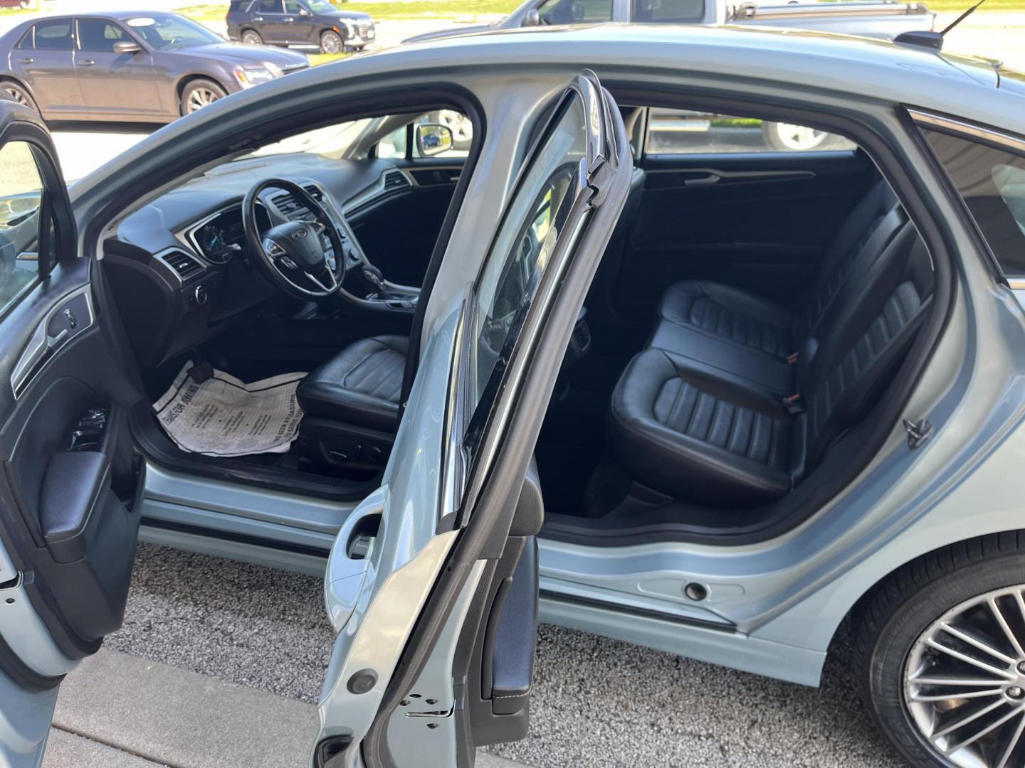 2013 Ginger Ale Ford Fusion Hybrid SE (3FA6P0LU8DR) with an 2.0L L4 DOHC 16V HYB engine, CVT transmission, located at 1633 W Kimberly, Davenport, IA, 52806, (563) 323-5341, 41.559456, -90.598732 - Photo#8