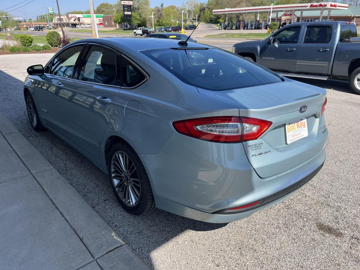 2013 Ginger Ale Ford Fusion Hybrid SE (3FA6P0LU8DR) with an 2.0L L4 DOHC 16V HYB engine, CVT transmission, located at 1633 W Kimberly, Davenport, IA, 52806, (563) 323-5341, 41.559456, -90.598732 - Photo#3