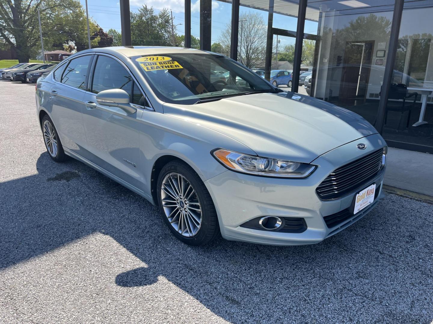 2013 Ginger Ale Ford Fusion Hybrid SE (3FA6P0LU8DR) with an 2.0L L4 DOHC 16V HYB engine, CVT transmission, located at 1633 W Kimberly, Davenport, IA, 52806, (563) 323-5341, 41.559456, -90.598732 - Photo#2