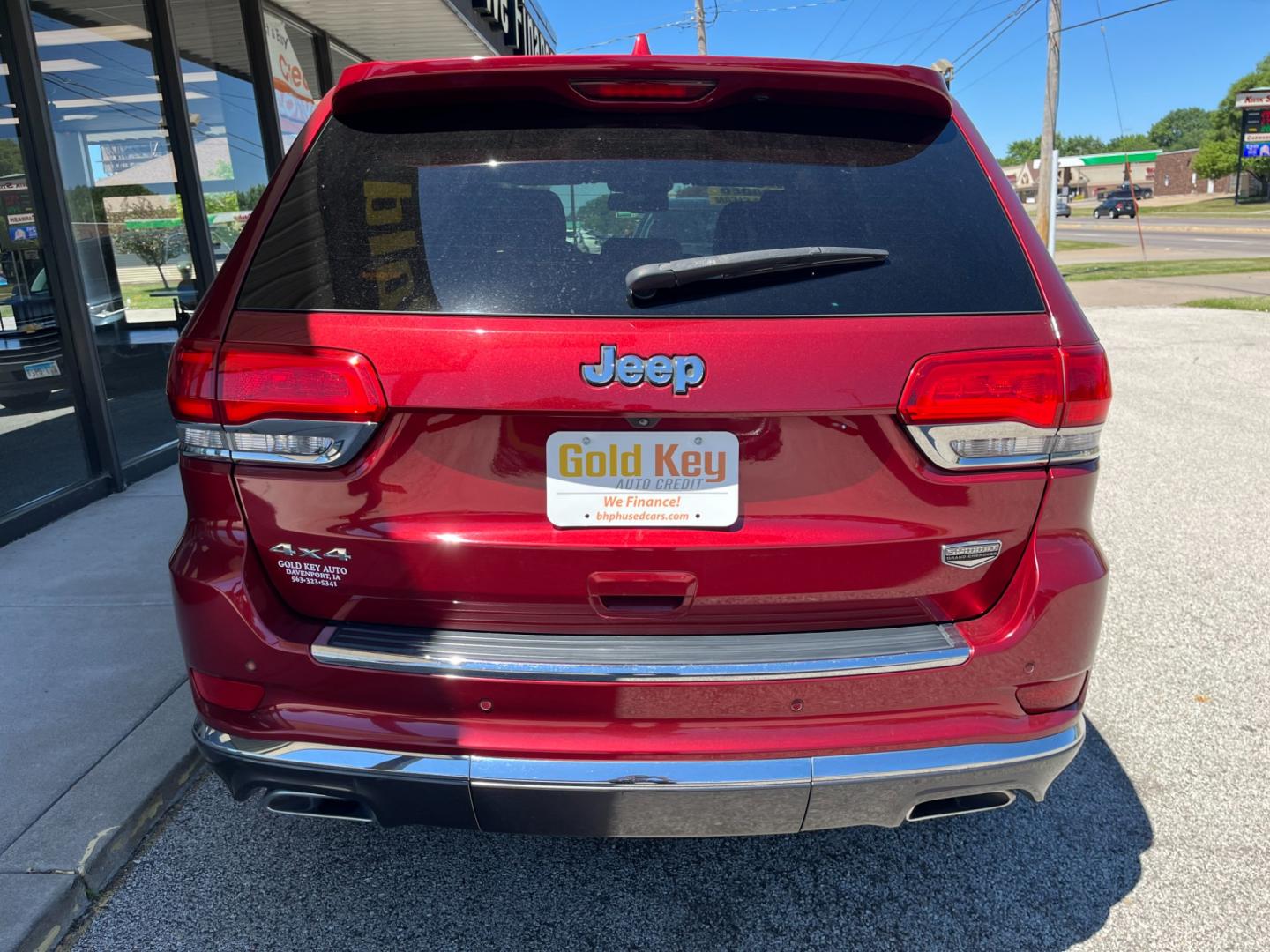 2014 Dp Cherry Red Crystal PC Jeep Grand Cherokee Summit 4WD (1C4RJFJGXEC) with an 3.6L V6 DOHC 24V engine, 5-Speed Automatic transmission, located at 1633 W Kimberly, Davenport, IA, 52806, (563) 323-5341, 41.559456, -90.598732 - Photo#4