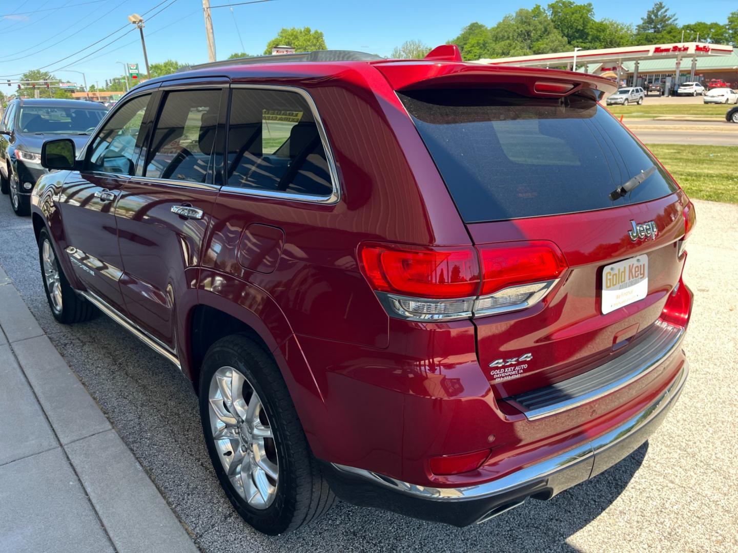 2014 Dp Cherry Red Crystal PC Jeep Grand Cherokee Summit 4WD (1C4RJFJGXEC) with an 3.6L V6 DOHC 24V engine, 5-Speed Automatic transmission, located at 1633 W Kimberly, Davenport, IA, 52806, (563) 323-5341, 41.559456, -90.598732 - Photo#3
