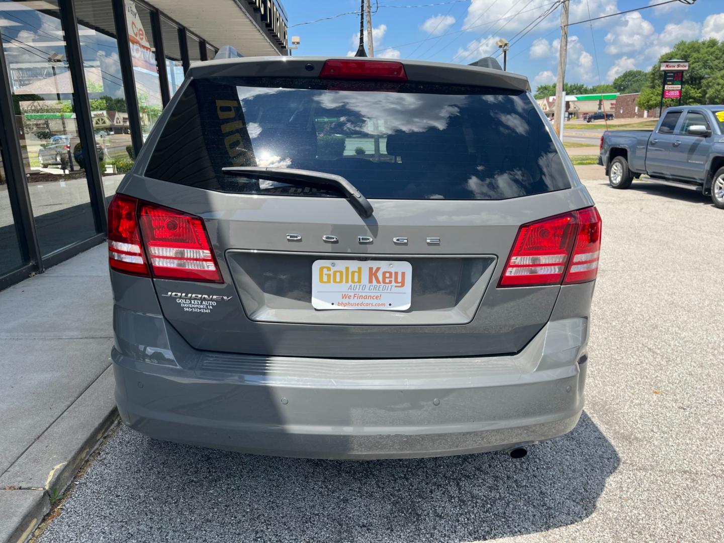 2020 Gray Dodge Journey SE Value (3C4PDCAB6LT) with an 2.4L L4 DOHC 16V engine, 6-Speed Automatic transmission, located at 1633 W Kimberly, Davenport, IA, 52806, (563) 323-5341, 41.559456, -90.598732 - Photo#5