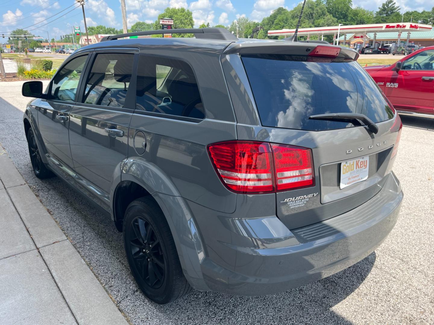 2020 Gray Dodge Journey SE Value (3C4PDCAB6LT) with an 2.4L L4 DOHC 16V engine, 6-Speed Automatic transmission, located at 1633 W Kimberly, Davenport, IA, 52806, (563) 323-5341, 41.559456, -90.598732 - Photo#3