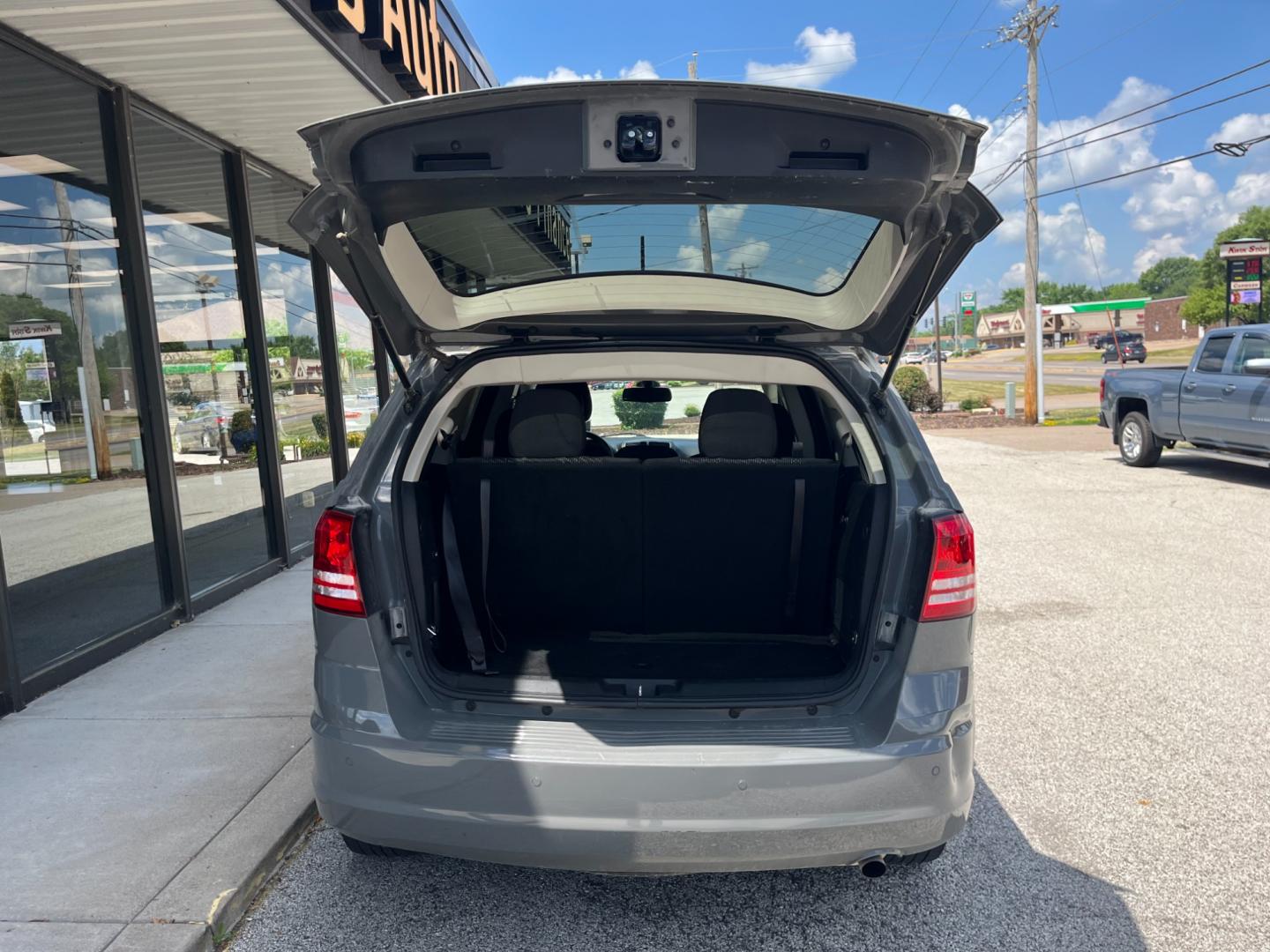2020 Gray Dodge Journey SE Value (3C4PDCAB6LT) with an 2.4L L4 DOHC 16V engine, 6-Speed Automatic transmission, located at 1633 W Kimberly, Davenport, IA, 52806, (563) 323-5341, 41.559456, -90.598732 - Photo#4