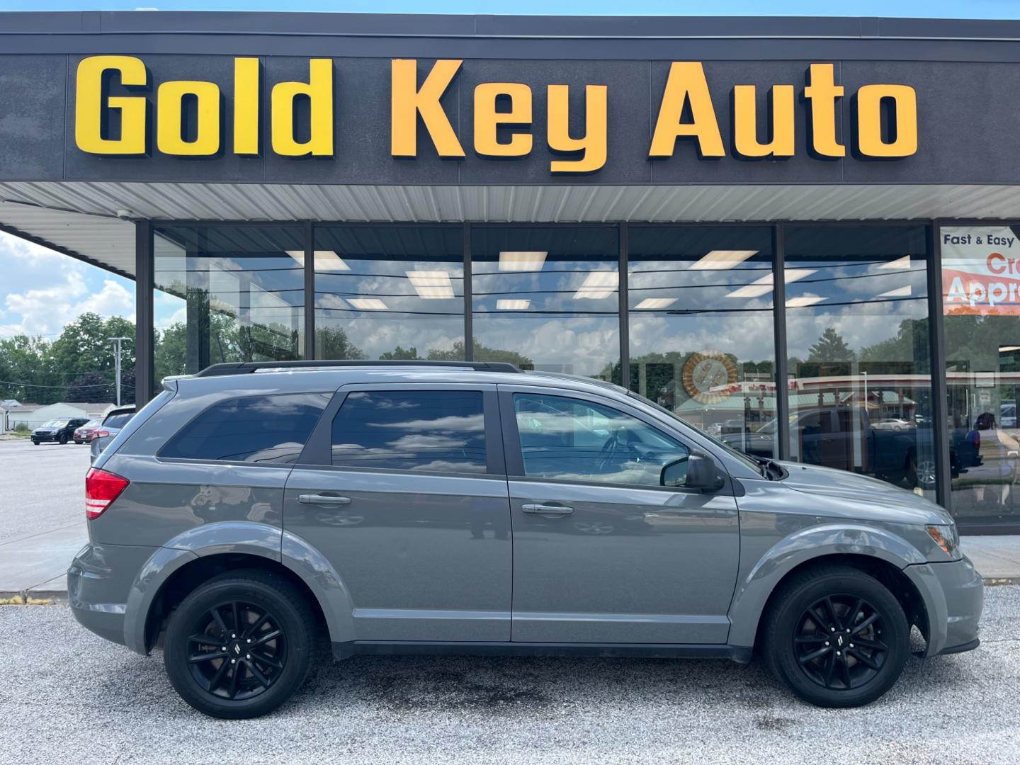 2020 Gray Dodge Journey SE Value (3C4PDCAB6LT) with an 2.4L L4 DOHC 16V engine, 6-Speed Automatic transmission, located at 1633 W Kimberly, Davenport, IA, 52806, (563) 323-5341, 41.559456, -90.598732 - Photo#0
