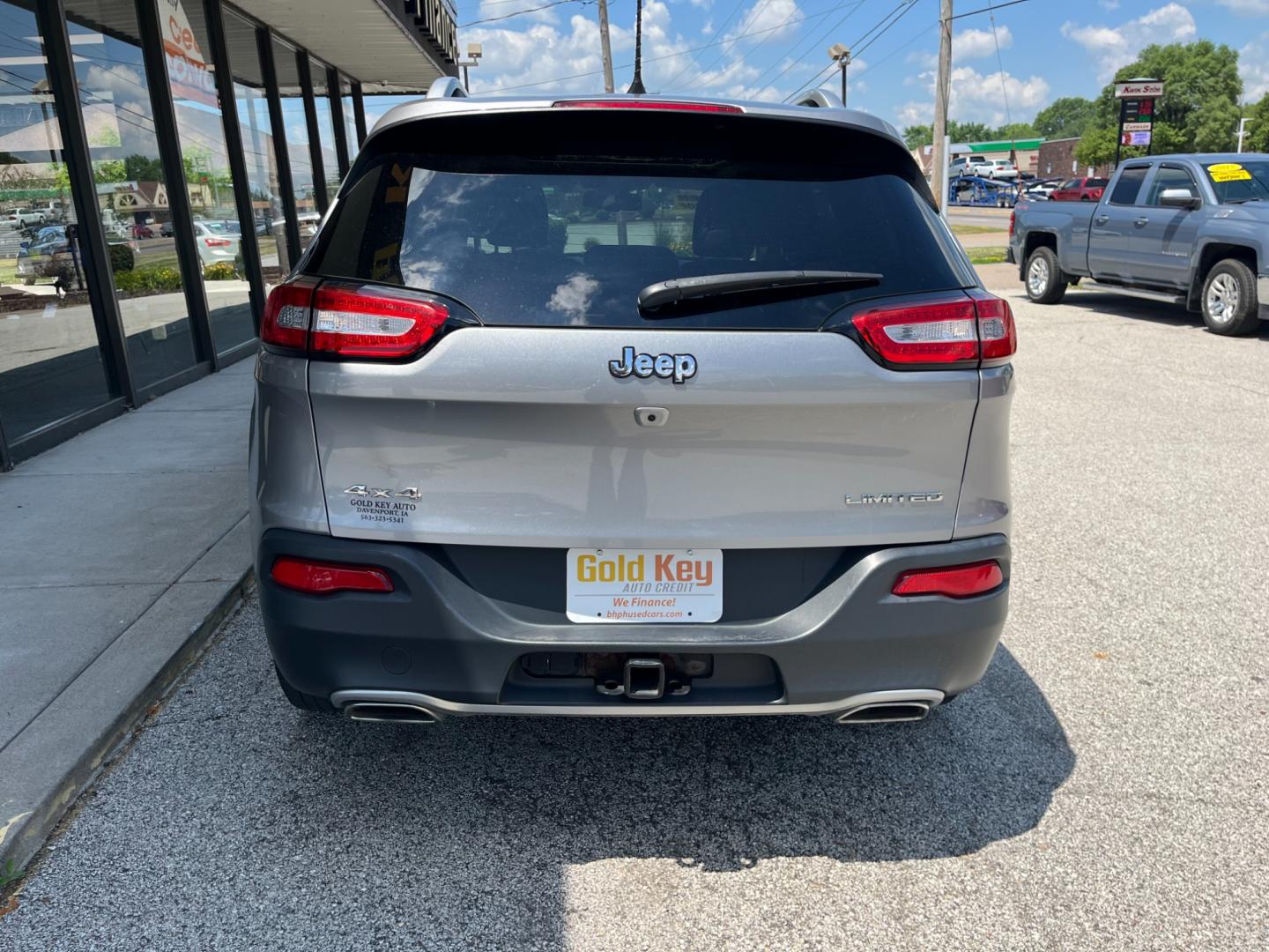 2016 Billet Silver Metallic Clear Coat Jeep Cherokee Limited 4WD (1C4PJMDS0GW) with an 3.2L V6 DOHC 24V engine, 9-Speed Automatic transmission, located at 1633 W Kimberly, Davenport, IA, 52806, (563) 323-5341, 41.559456, -90.598732 - Photo#4