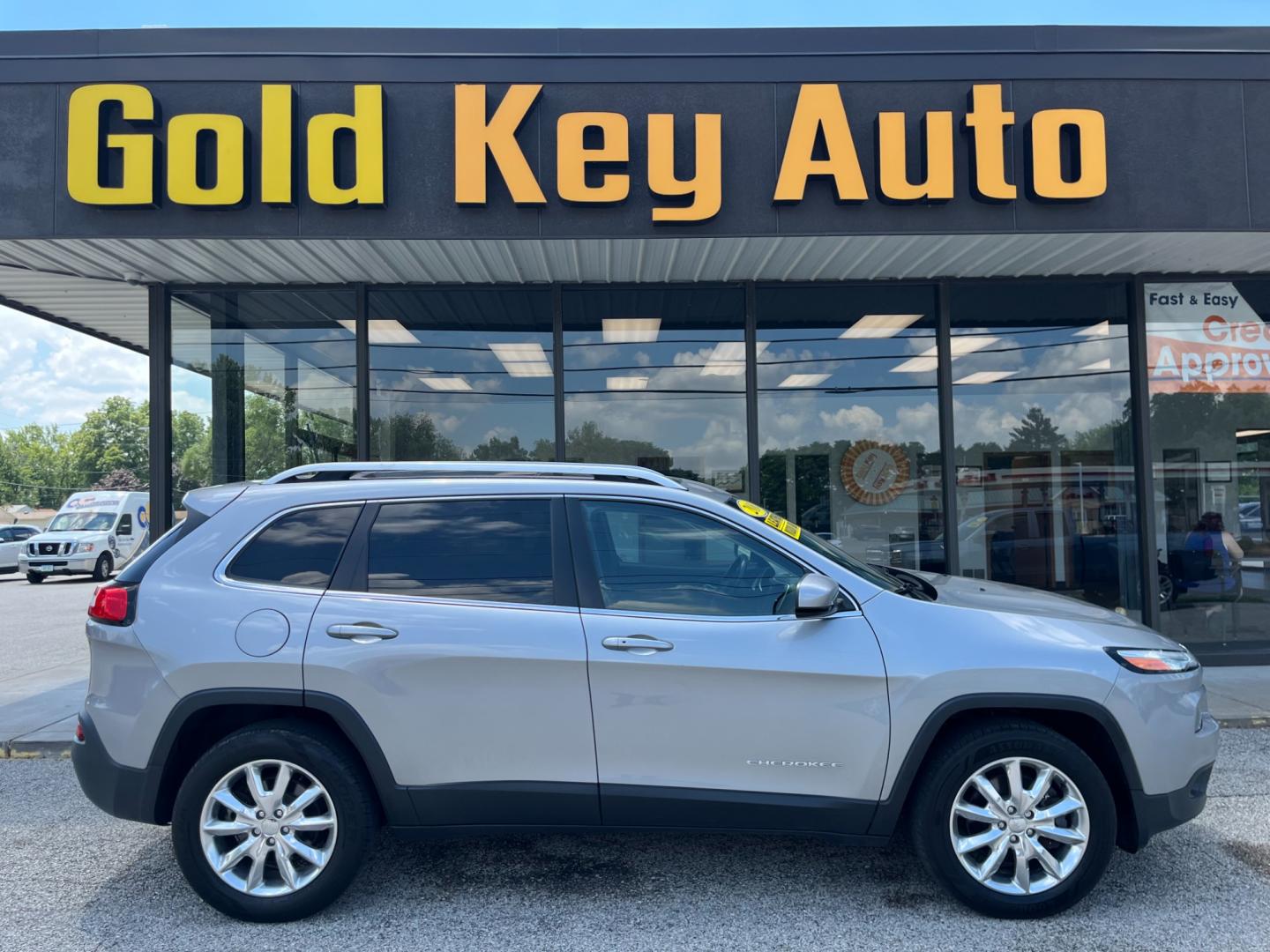 2016 Billet Silver Metallic Clear Coat Jeep Cherokee Limited 4WD (1C4PJMDS0GW) with an 3.2L V6 DOHC 24V engine, 9-Speed Automatic transmission, located at 1633 W Kimberly, Davenport, IA, 52806, (563) 323-5341, 41.559456, -90.598732 - Photo#0
