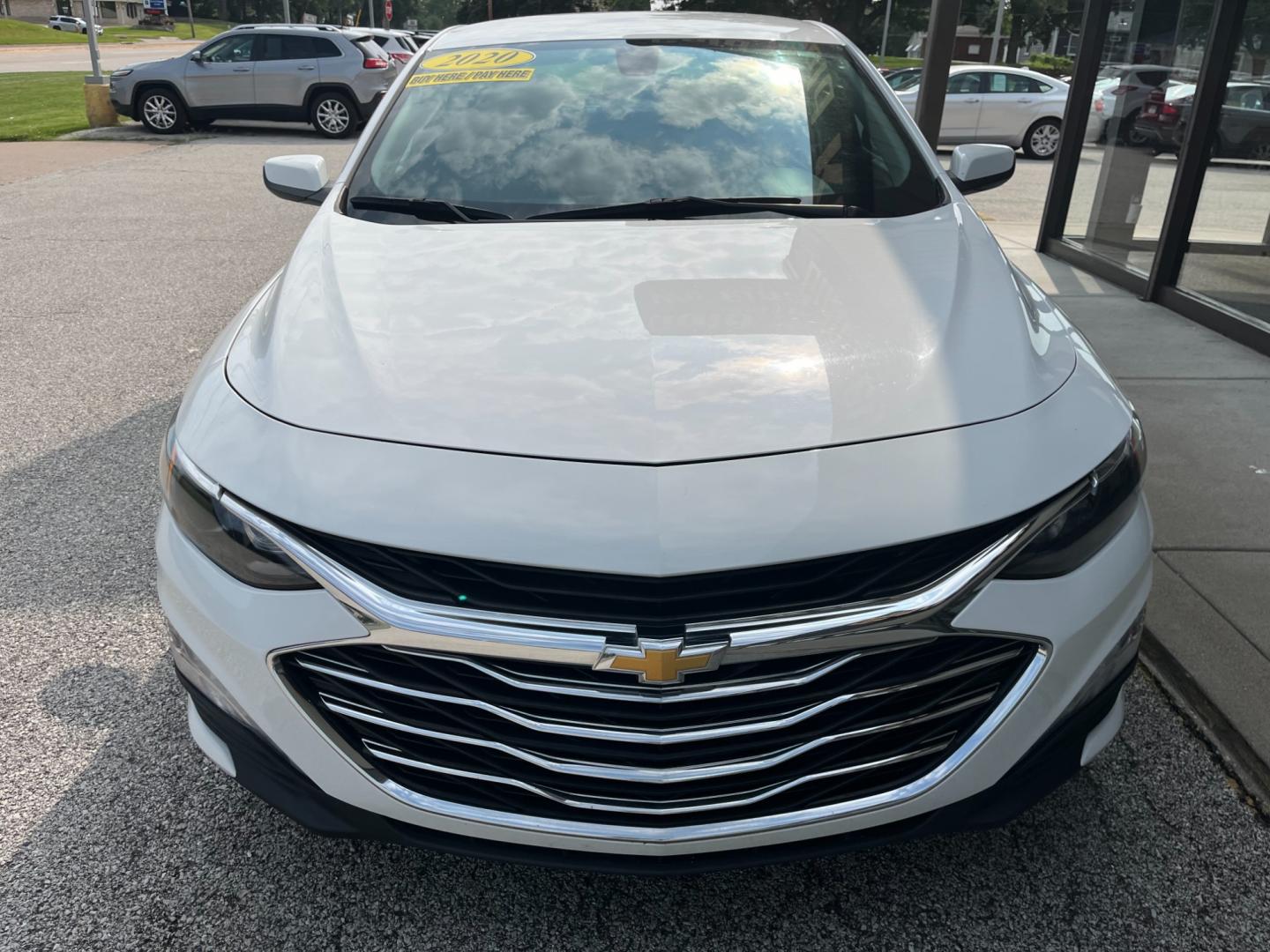 2020 White Chevrolet Malibu LT (1G1ZD5ST6LF) with an 1.5L L4 DOHC 16V engine, 6-Speed Automatic transmission, located at 1633 W Kimberly, Davenport, IA, 52806, (563) 323-5341, 41.559456, -90.598732 - Photo#1