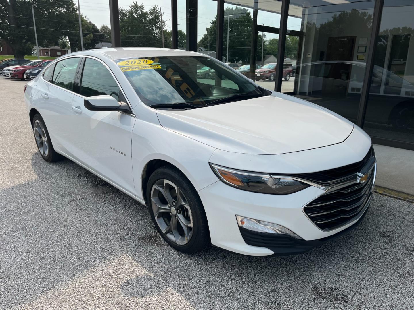 2020 White Chevrolet Malibu LT (1G1ZD5ST6LF) with an 1.5L L4 DOHC 16V engine, 6-Speed Automatic transmission, located at 1633 W Kimberly, Davenport, IA, 52806, (563) 323-5341, 41.559456, -90.598732 - Photo#2