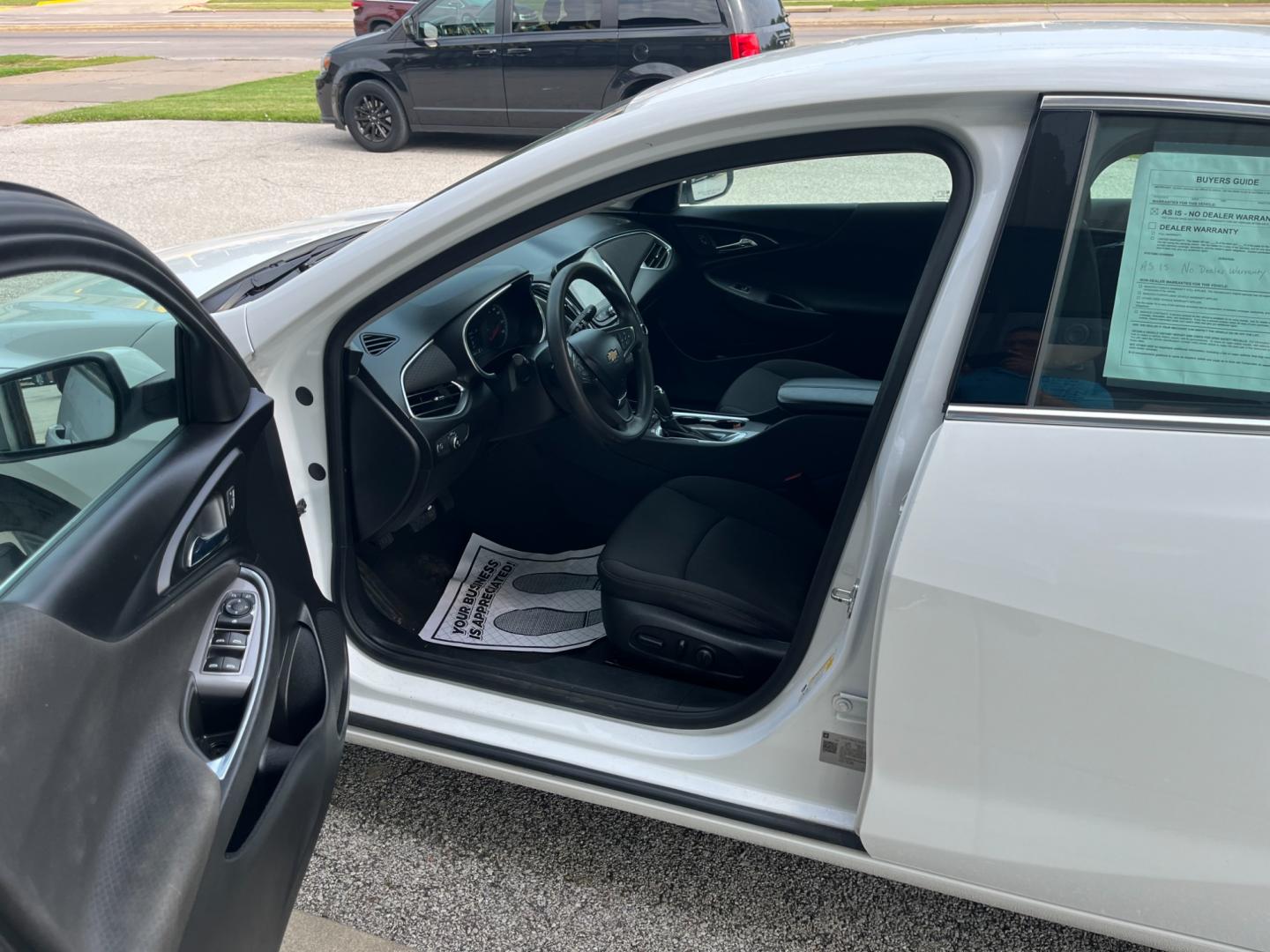 2020 White Chevrolet Malibu LT (1G1ZD5ST6LF) with an 1.5L L4 DOHC 16V engine, 6-Speed Automatic transmission, located at 1633 W Kimberly, Davenport, IA, 52806, (563) 323-5341, 41.559456, -90.598732 - Photo#8
