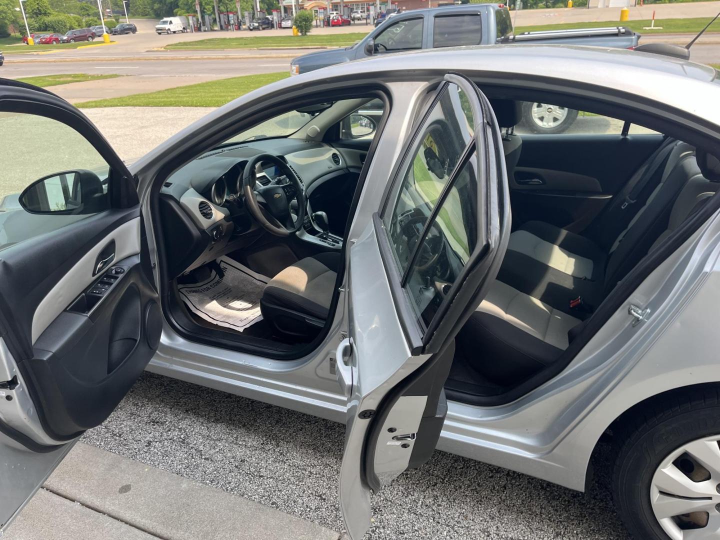 2016 Silver Ice Metallic Chevrolet Cruze Limited LS Auto (1G1PC5SH1G7) with an 1.8L L4 DOHC 16V FFV engine, 6-Speed Automatic transmission, located at 1633 W Kimberly, Davenport, IA, 52806, (563) 323-5341, 41.559456, -90.598732 - Photo#8